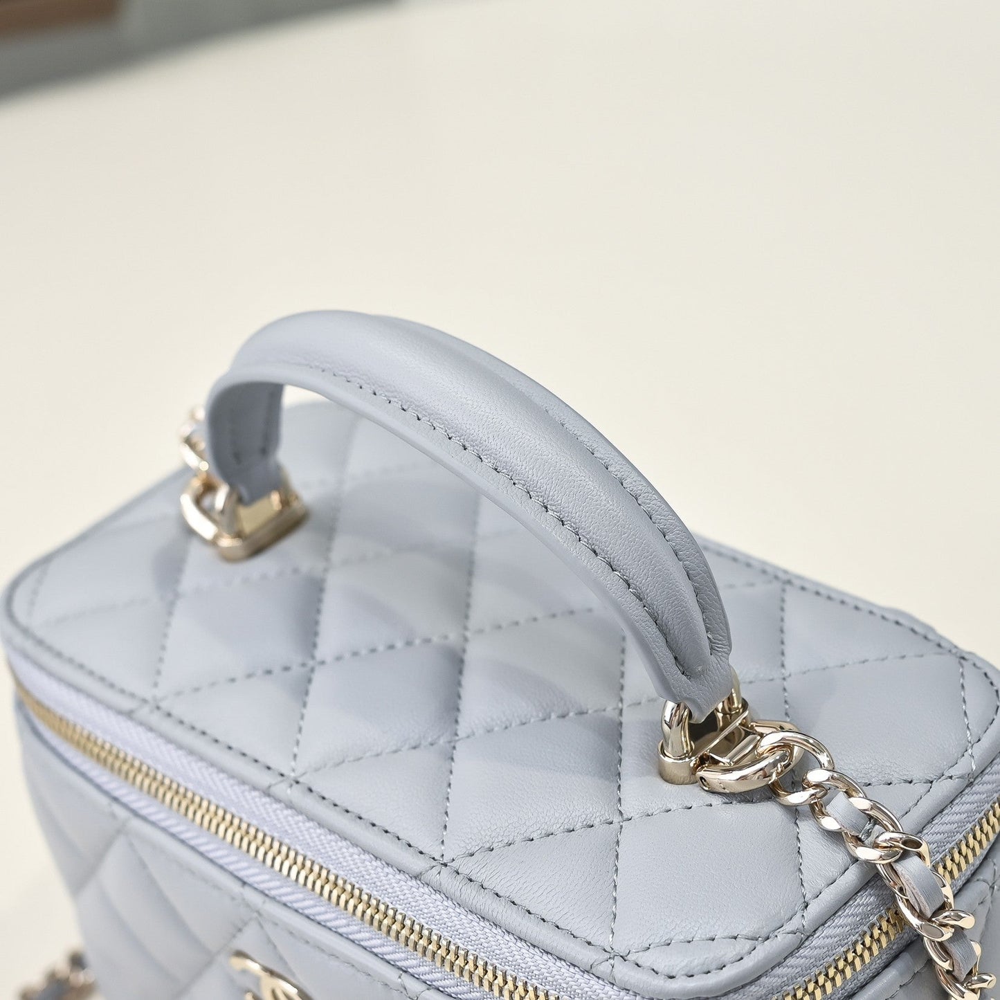 CC 26s Vanity Case Light Grey Quilted Lambskin 286279