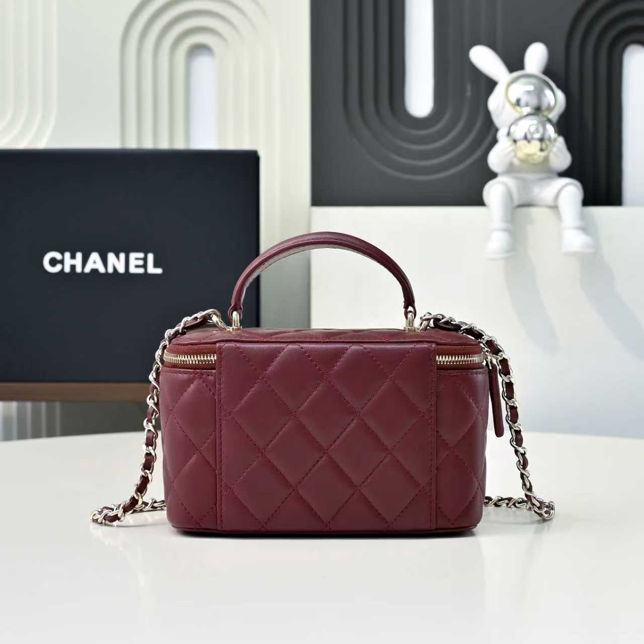 CC 26s Vanity Case Burgundy Quilted Lambskin 286285