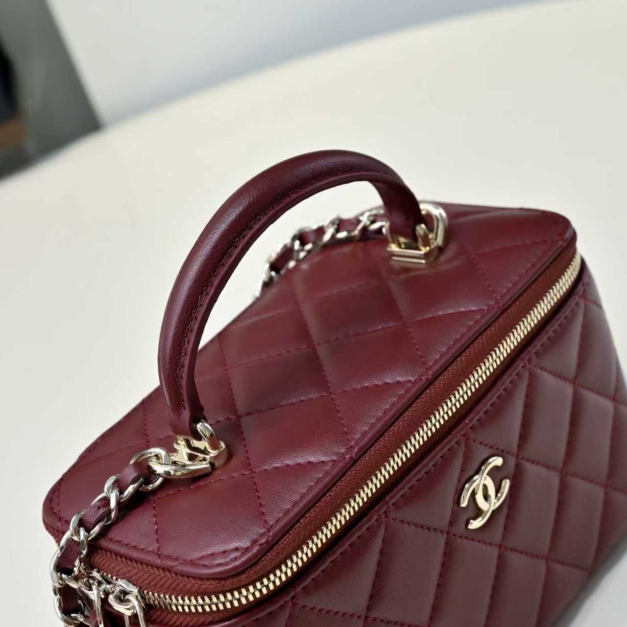 CC 26s Vanity Case Burgundy Quilted Lambskin 286285