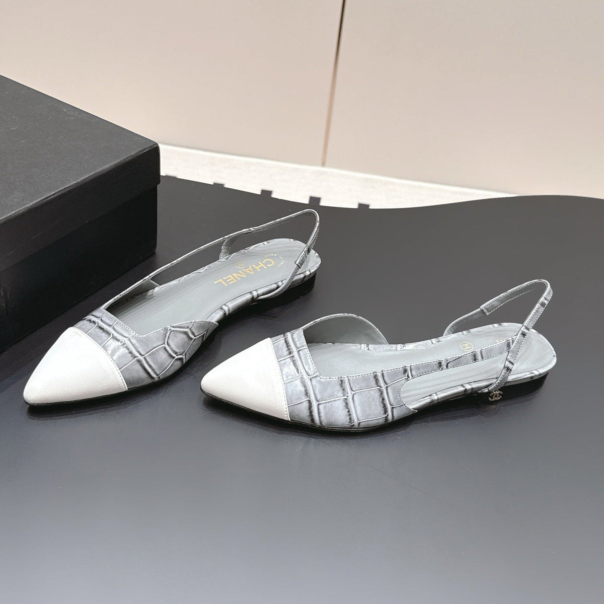CC 26s Flat Pointed-Toe White Grey Crocodile Embossed 922682