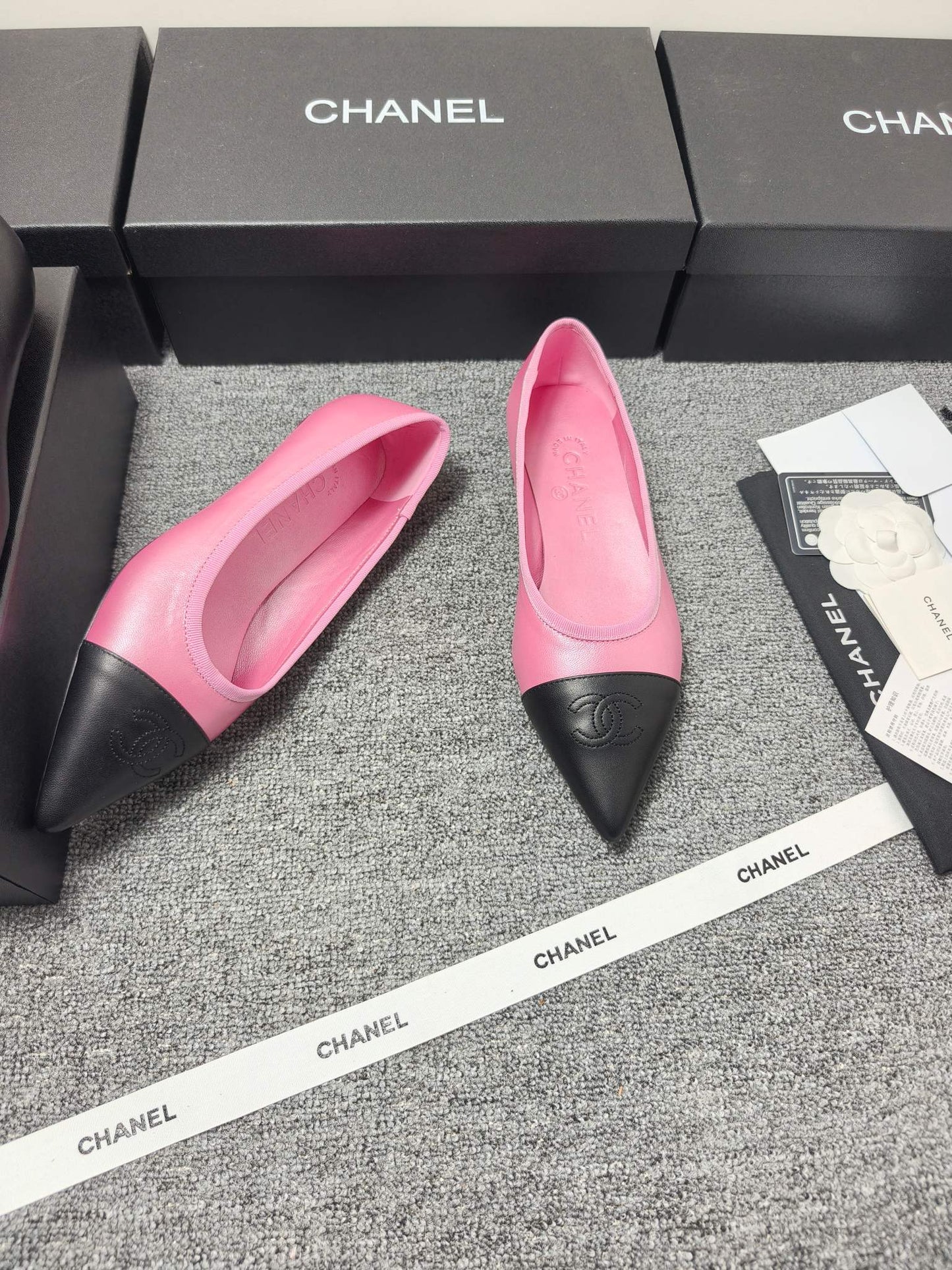 CC 26s Ballet Flat Black Pink Leather 681963