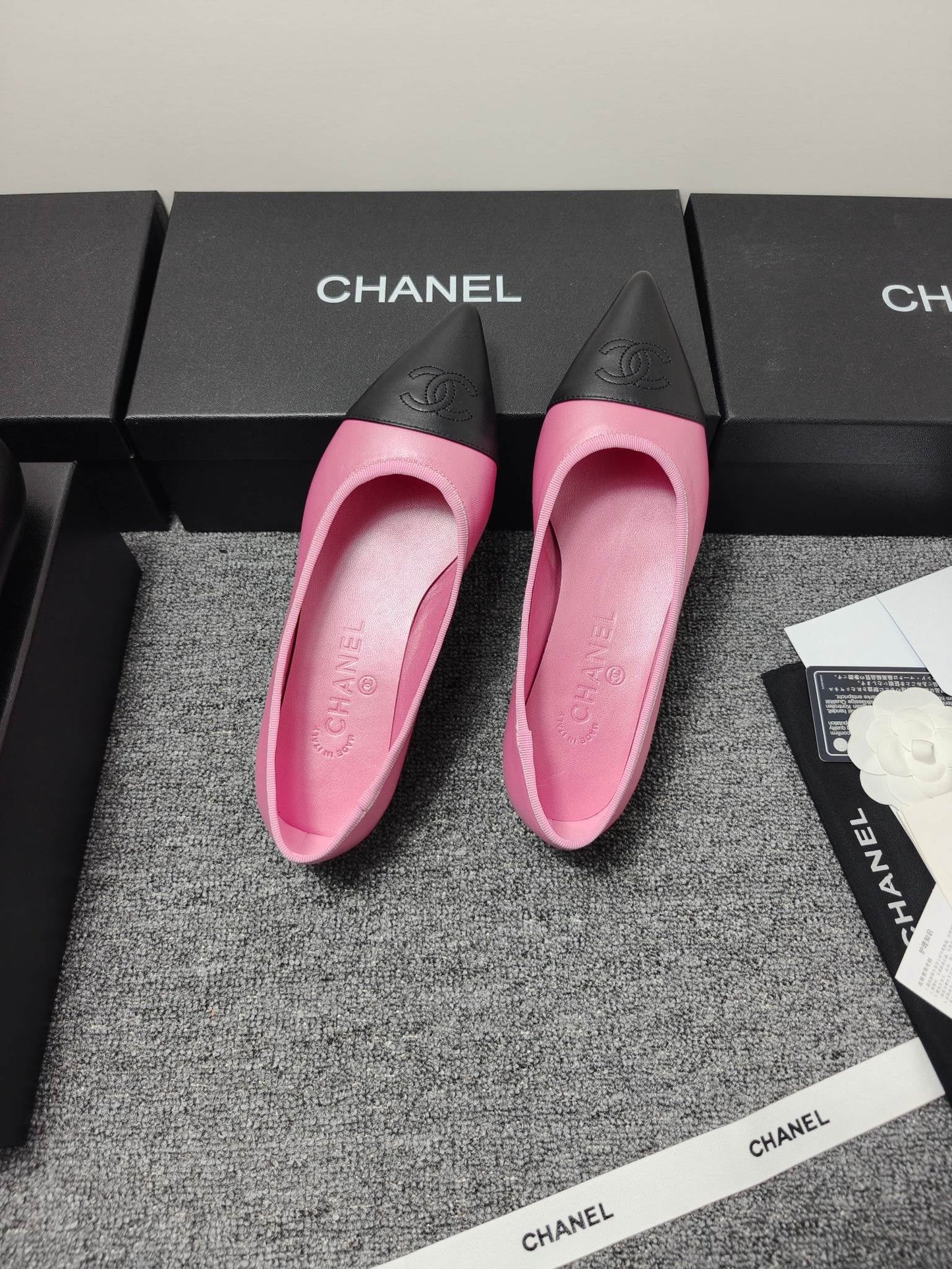 CC 26s Ballet Flat Black Pink Leather 681963