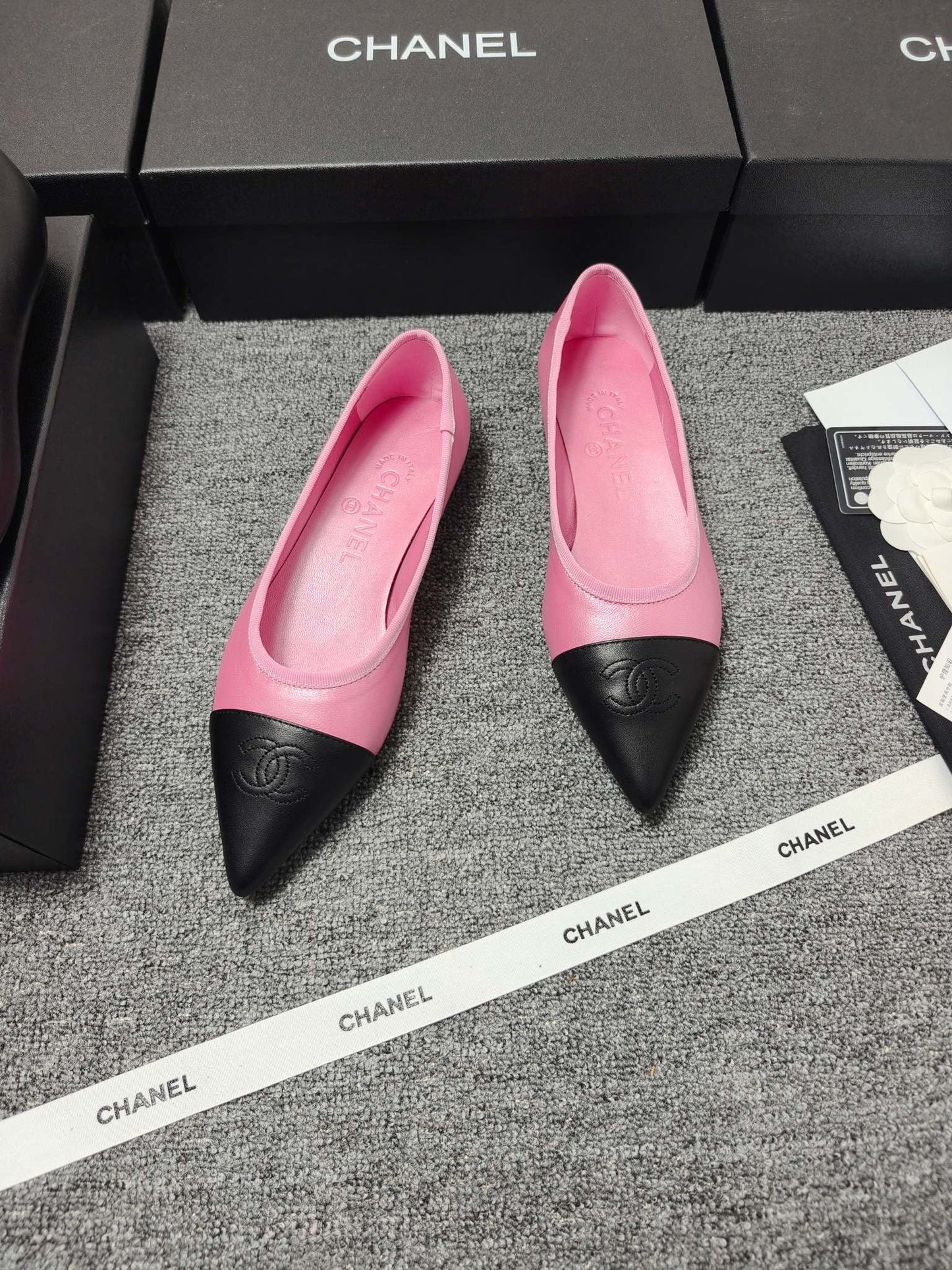CC 26s Ballet Flat Black Pink Leather 681963
