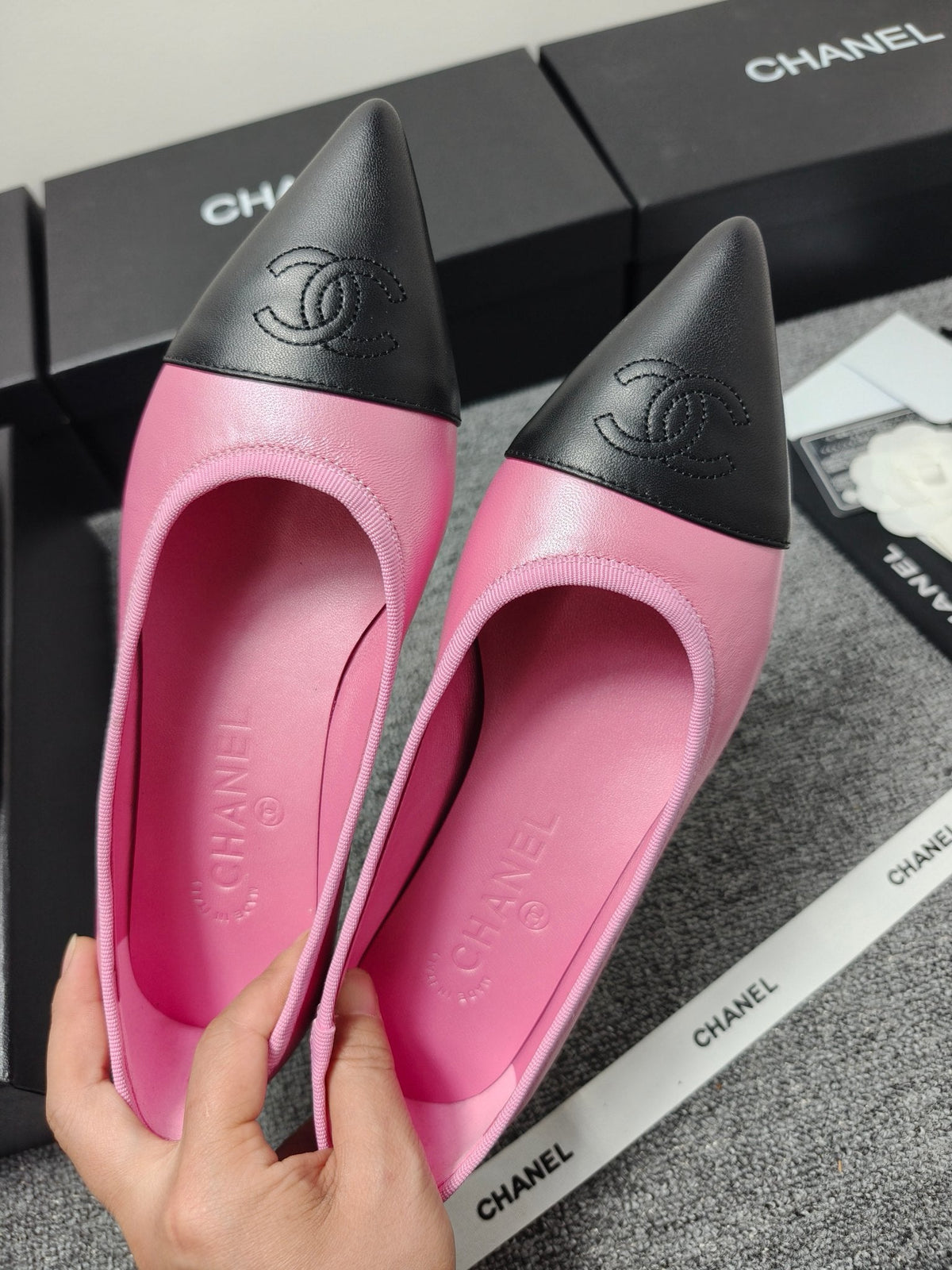 CC 26s Ballet Flat Black Pink Leather 681963