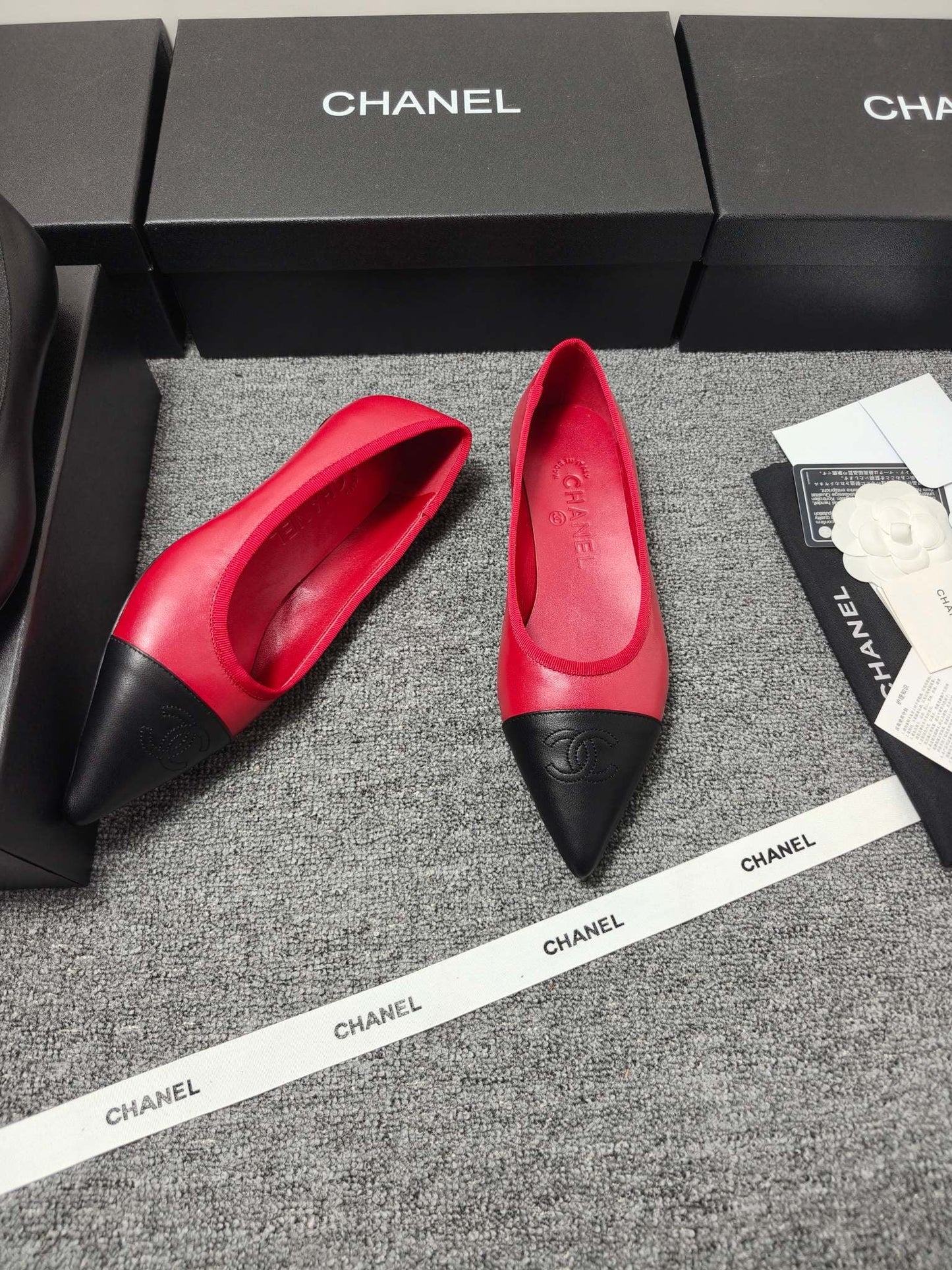 CC 26s Ballet Flat Black Red Leather 681964