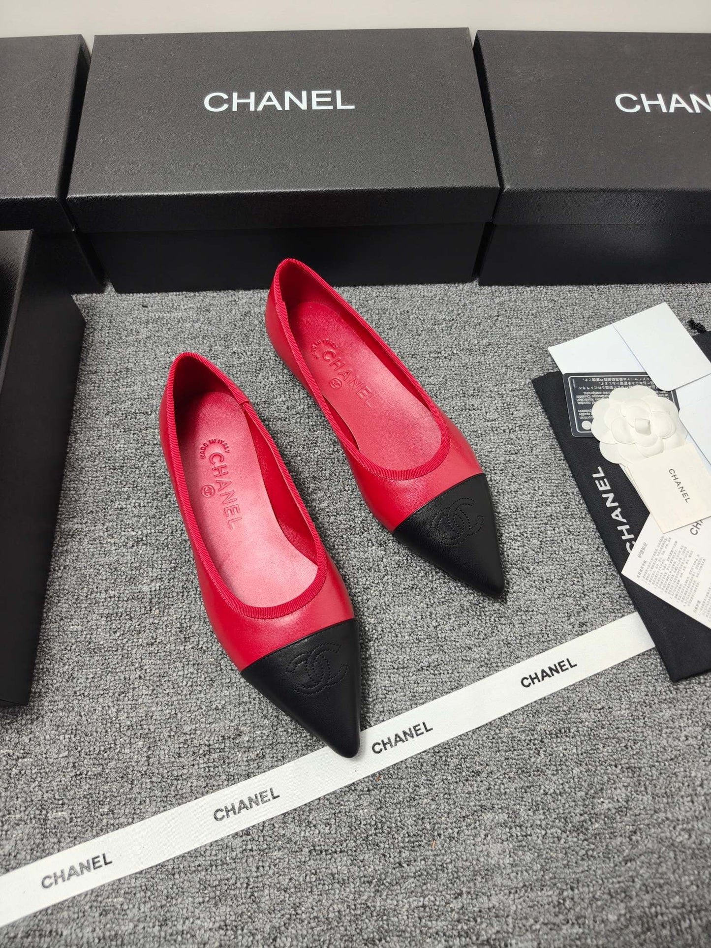 CC 26s Ballet Flat Black Red Leather 681964