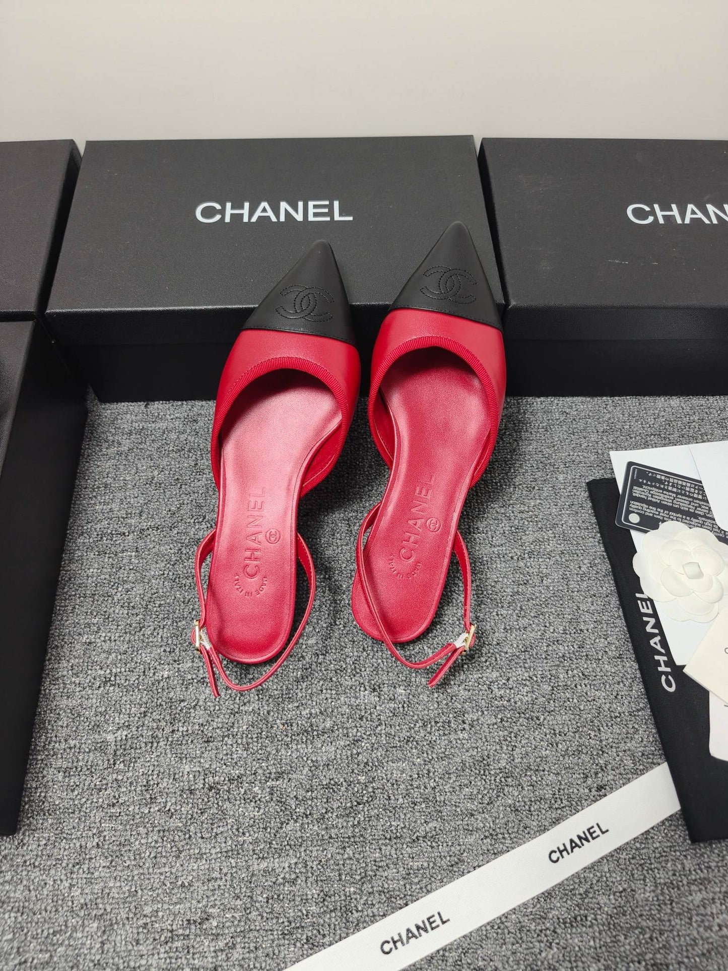 CC 26s Slingback Pointed Black Red Leather 681972