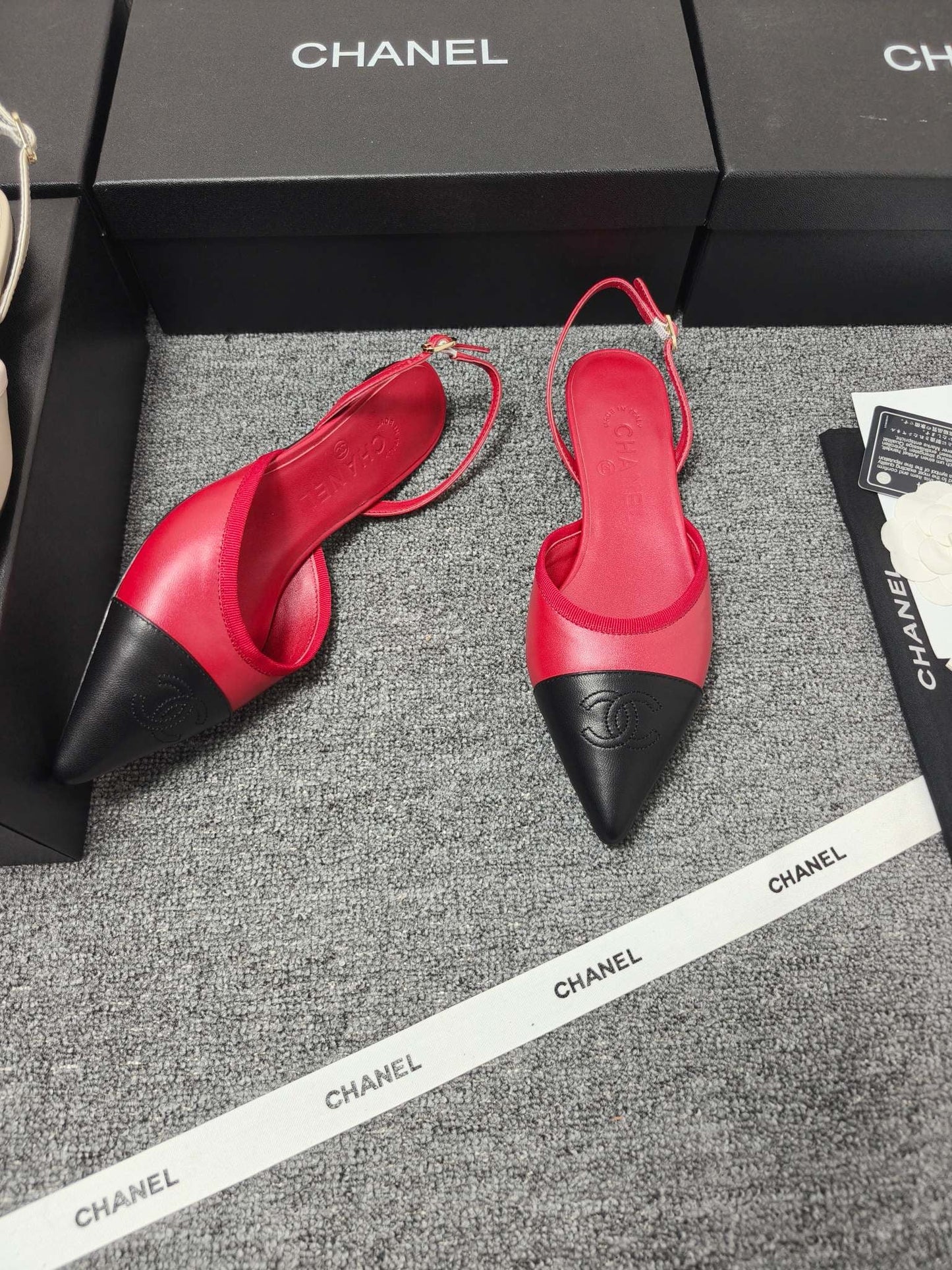 CC 26s Slingback Pointed Black Red Leather 681972