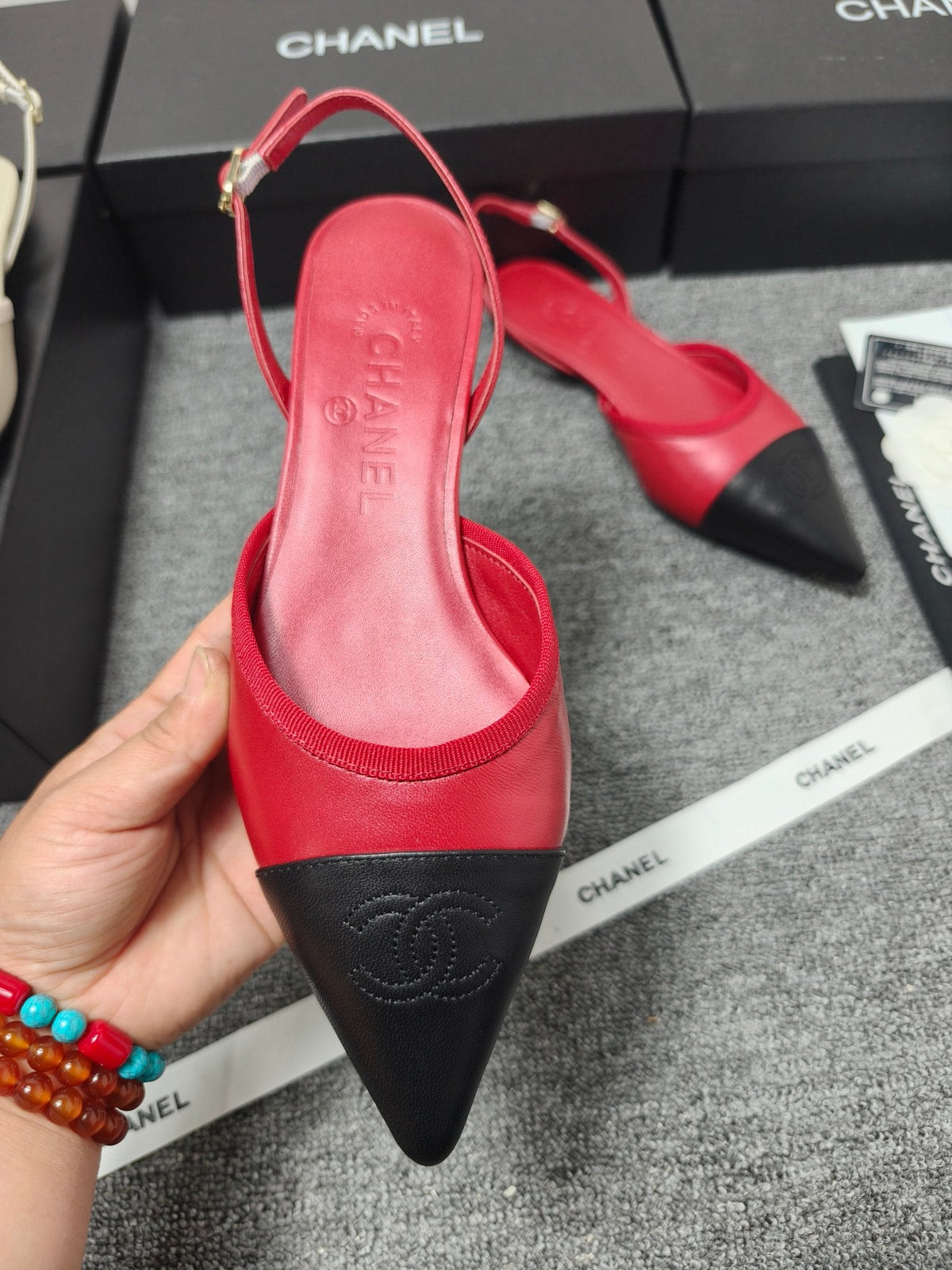 CC 26s Slingback Pointed Black Red Leather 681972