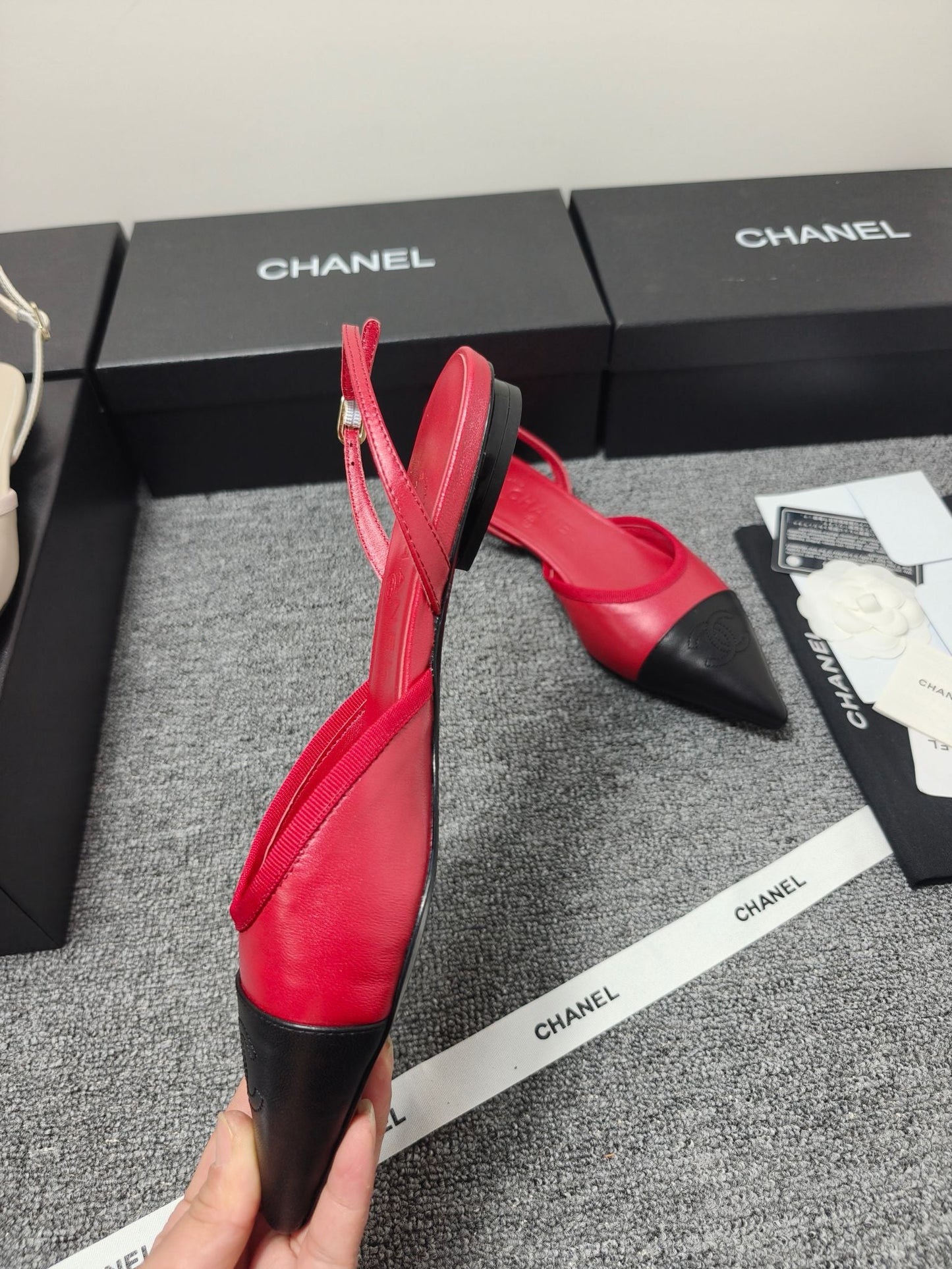 CC 26s Slingback Pointed Black Red Leather 681972