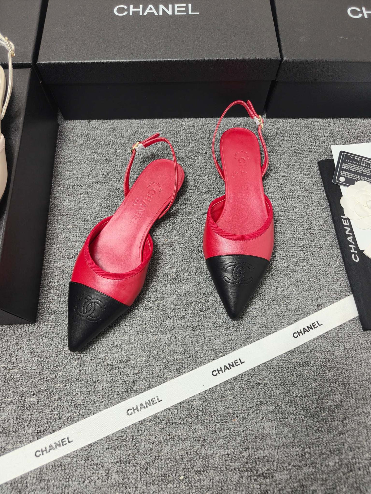 CC 26s Slingback Pointed Black Red Leather 681972