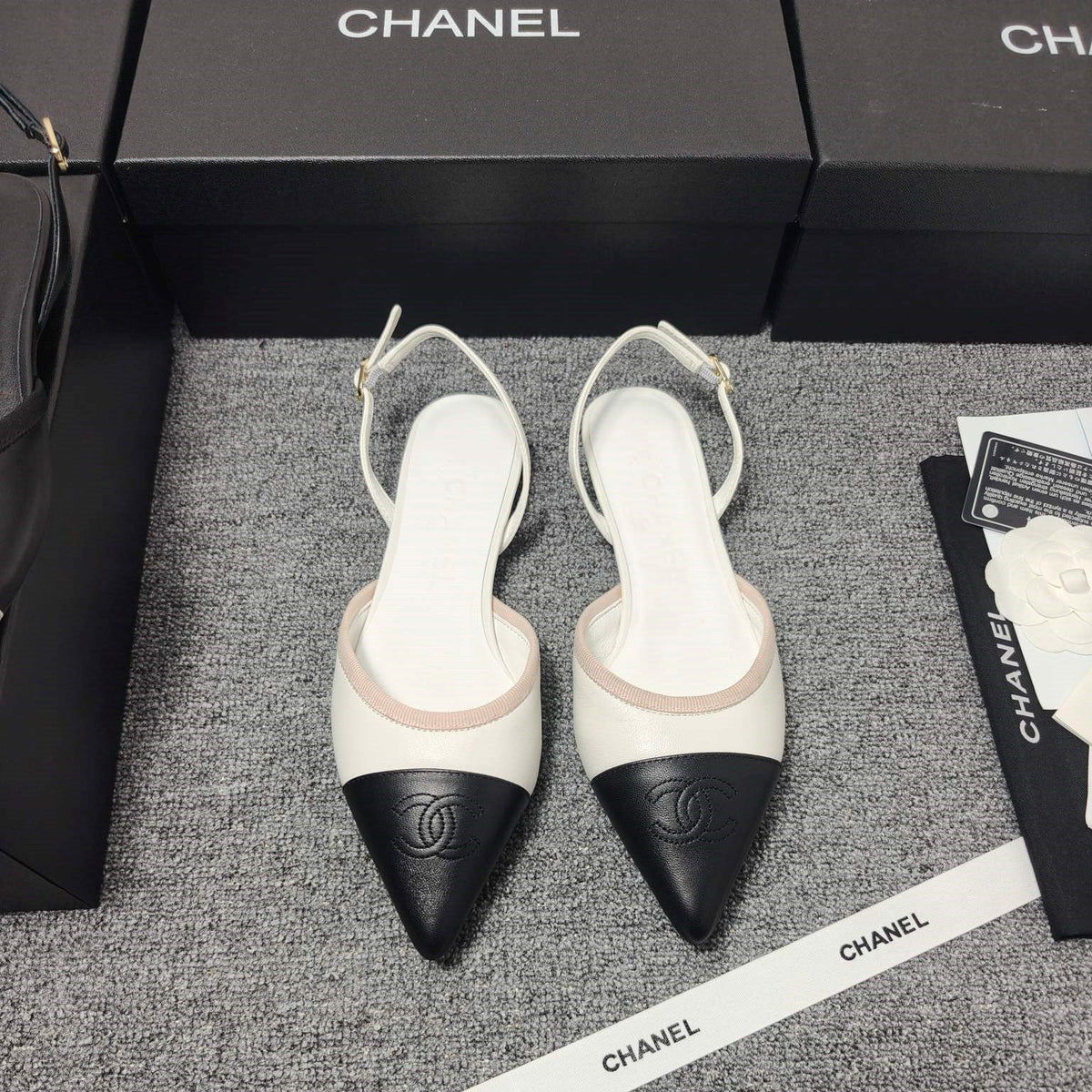 CC 26s Slingback Pointed Black White Leather 681975