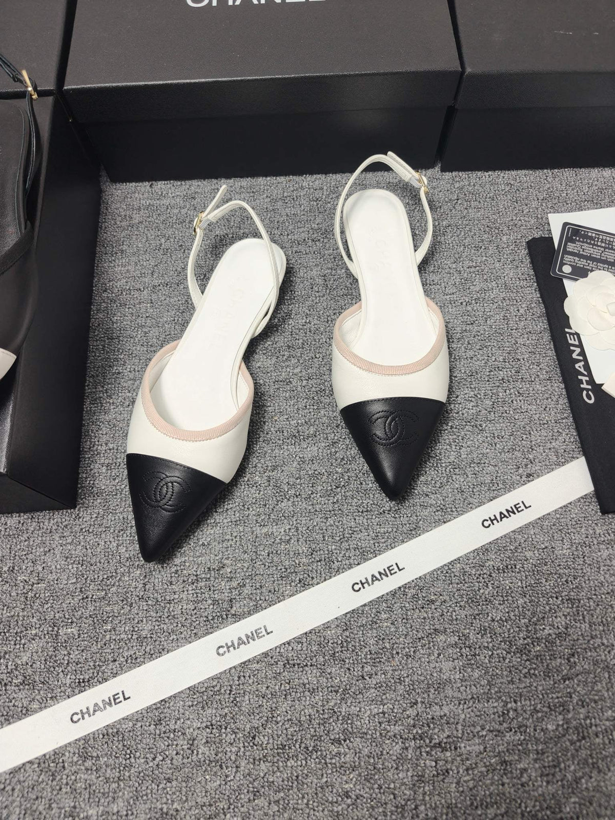 CC 26s Slingback Pointed Black White Leather 681975
