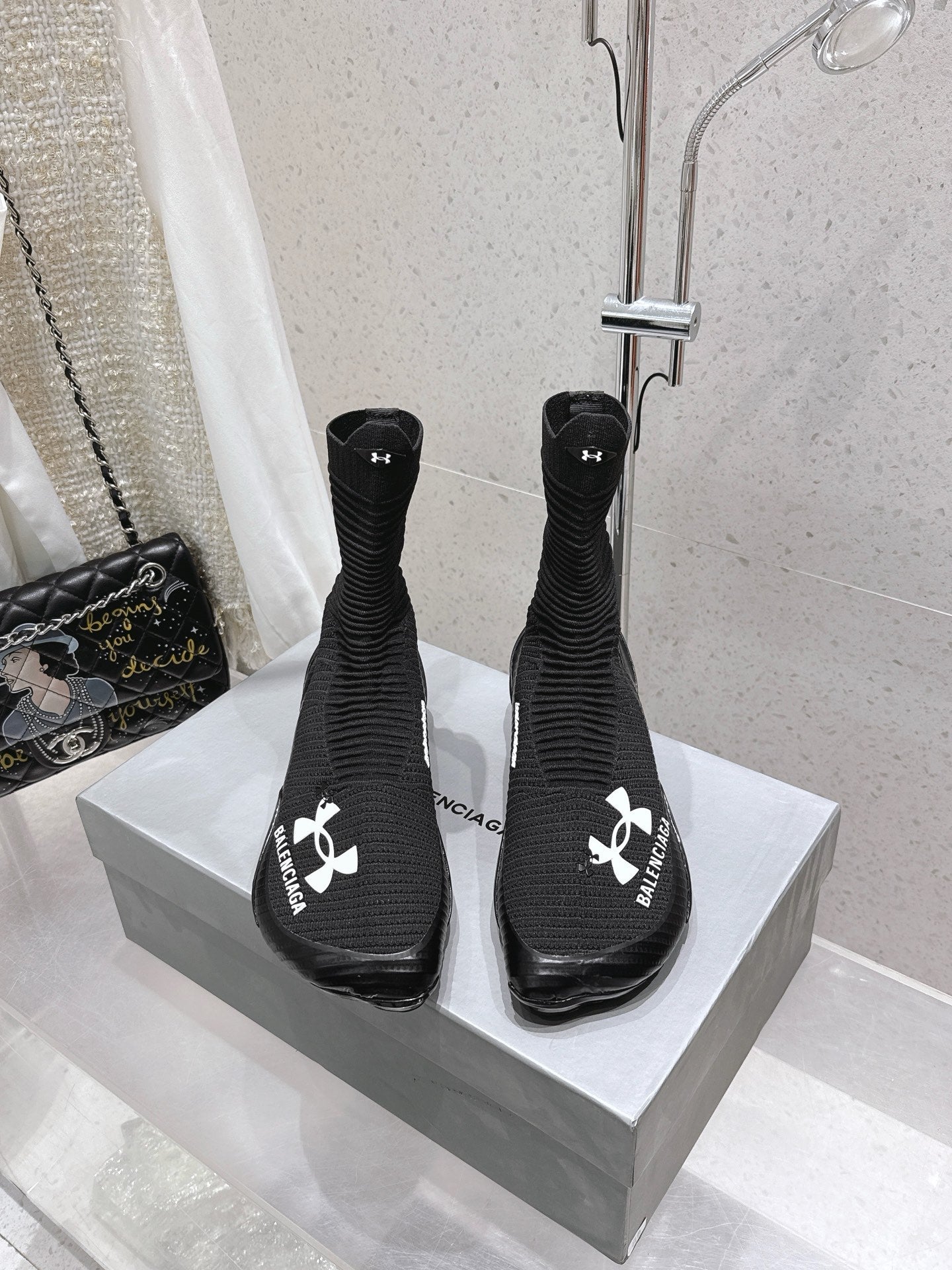 UNDER ARMOUR HYPER SNEAKER IN BLACK MIX WHITE KNITTED FABRIC