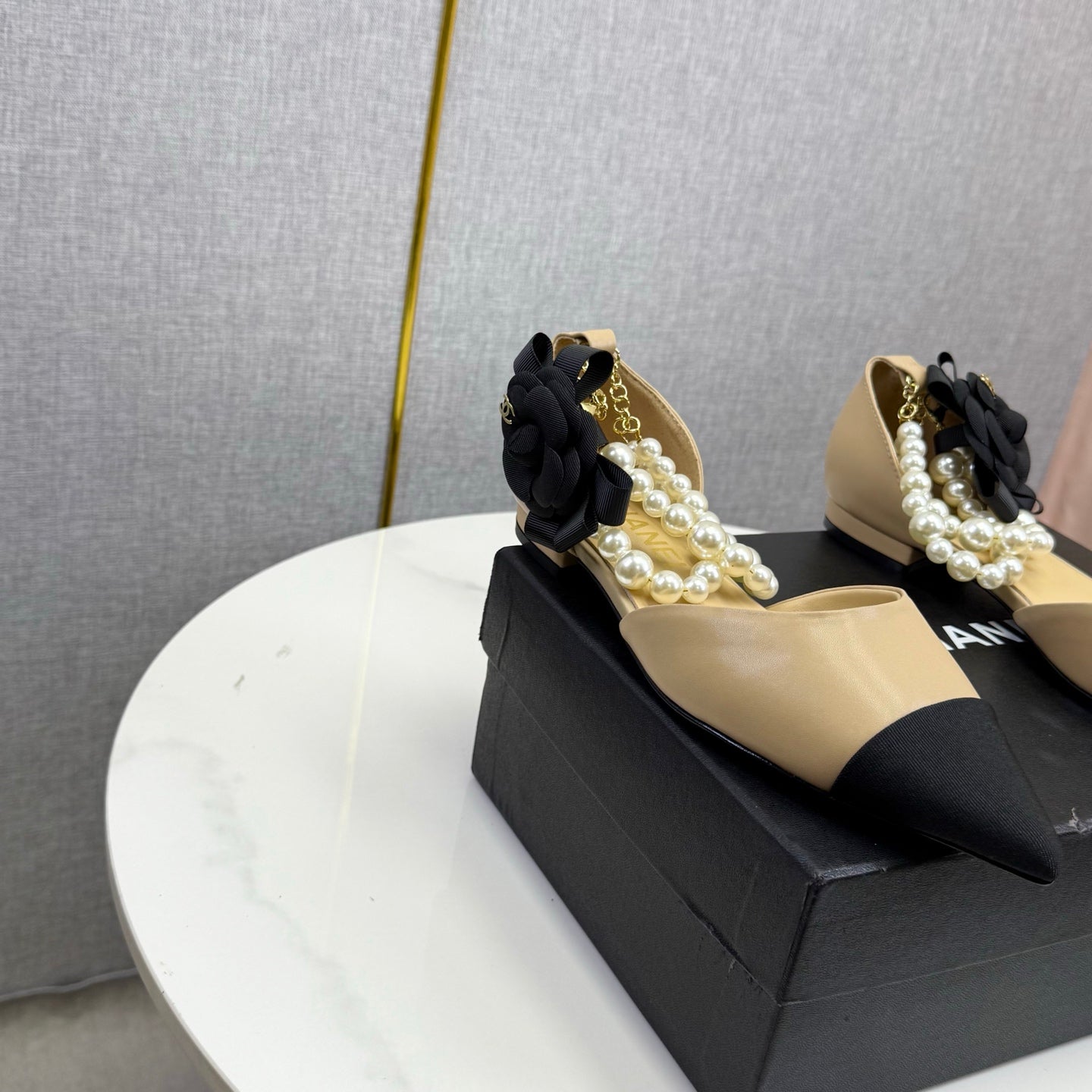 CC 25K New Pearl Chain Slingback Black Beige Sheepskin Fabric 541066