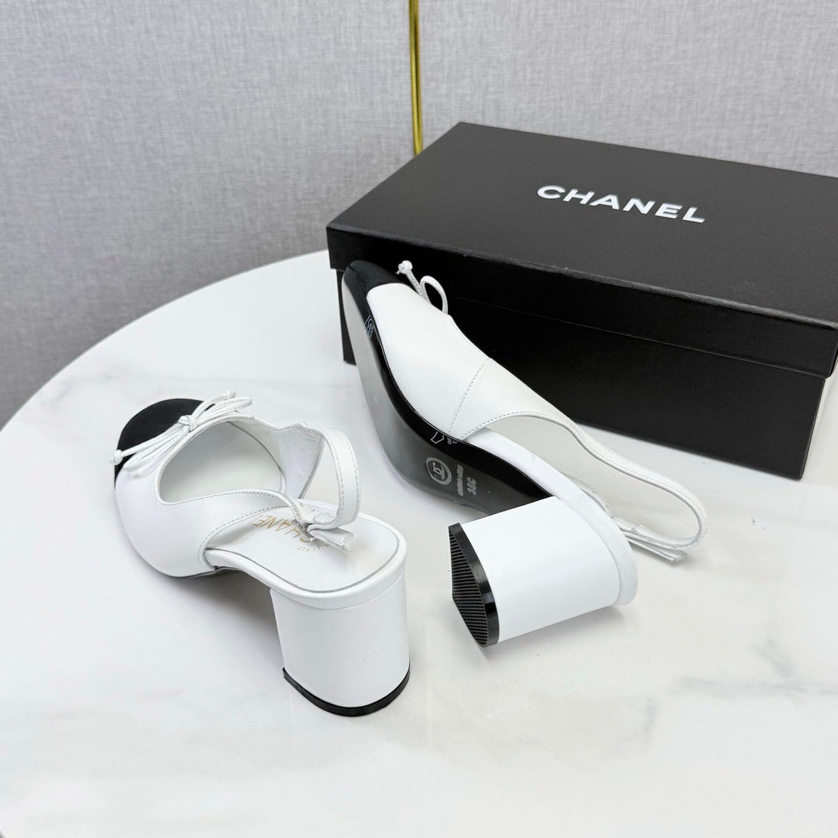 CC 26s Slingback Heels 4.5cm White Black Lambskin Fabric