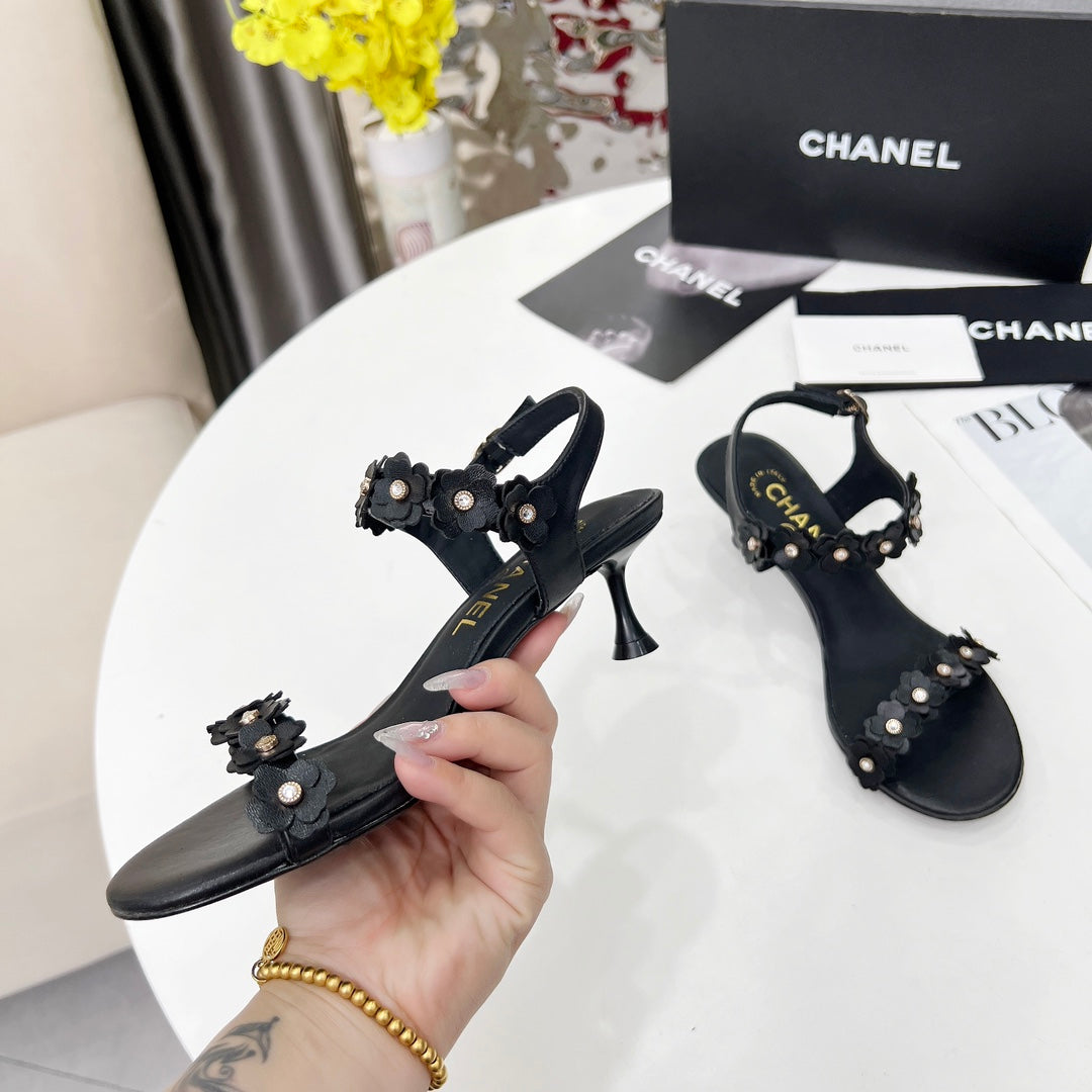 CC 26s Floral Sandal 5cm Black Sheepskin 867473