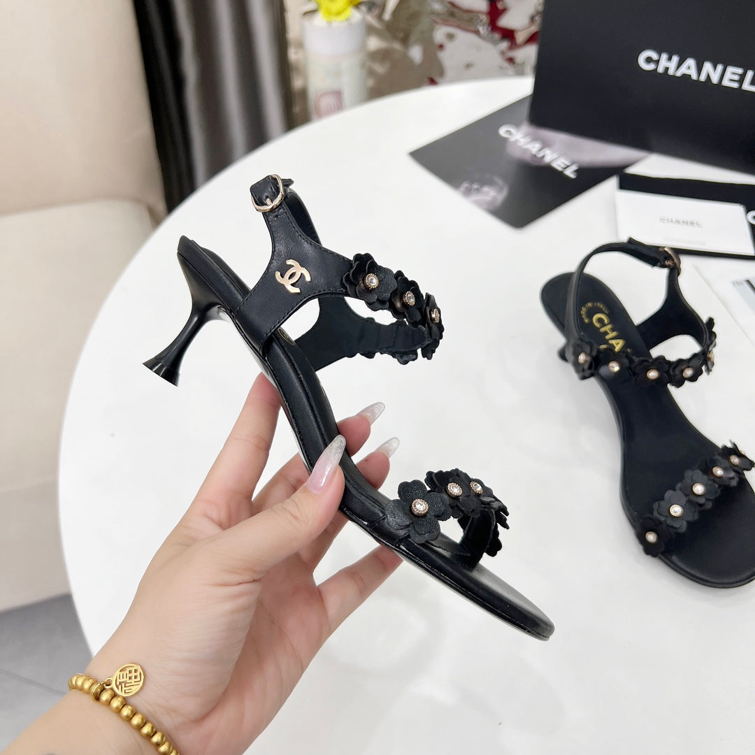 CC 26s Floral Sandal 5cm Black Sheepskin 867473