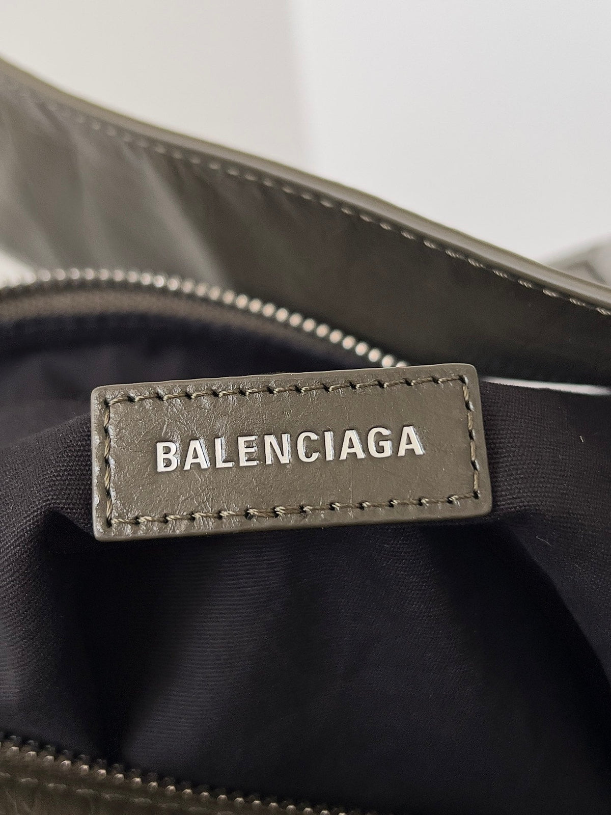 SUPERBUSY LARGE SLING BAG 42 IN KHAKI GREEN LAMBSKIN