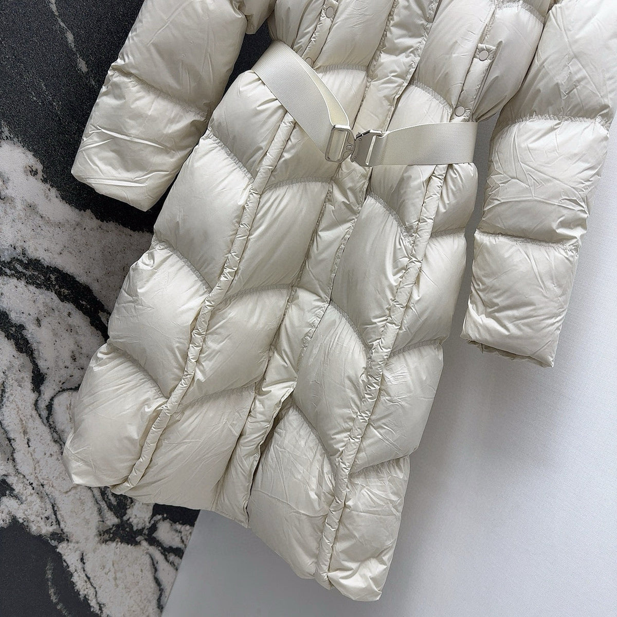 Burberry 25 Hooded Short Down Jacket with Adjustable Waist White Polyester