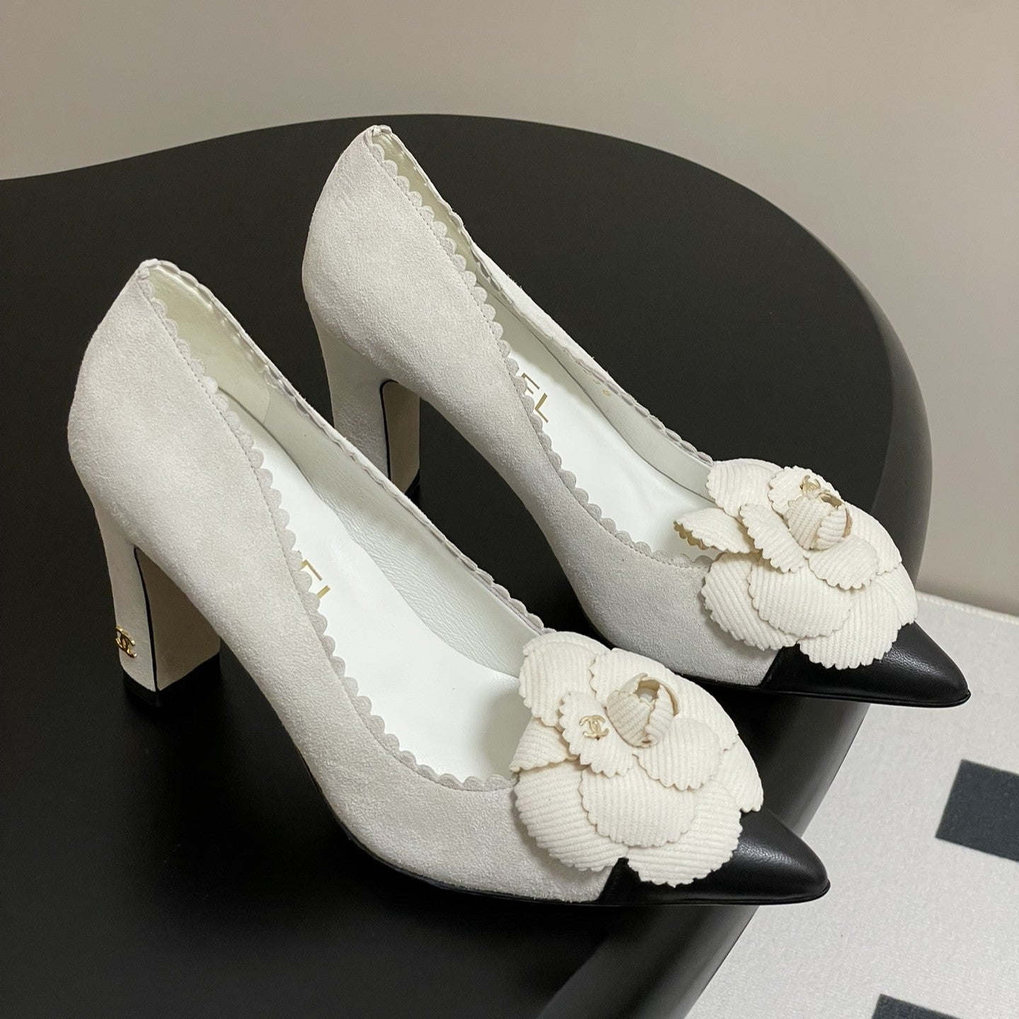 CC 25C Classic Camellia Pointed High Heels Pump 85mm White Suede 247616