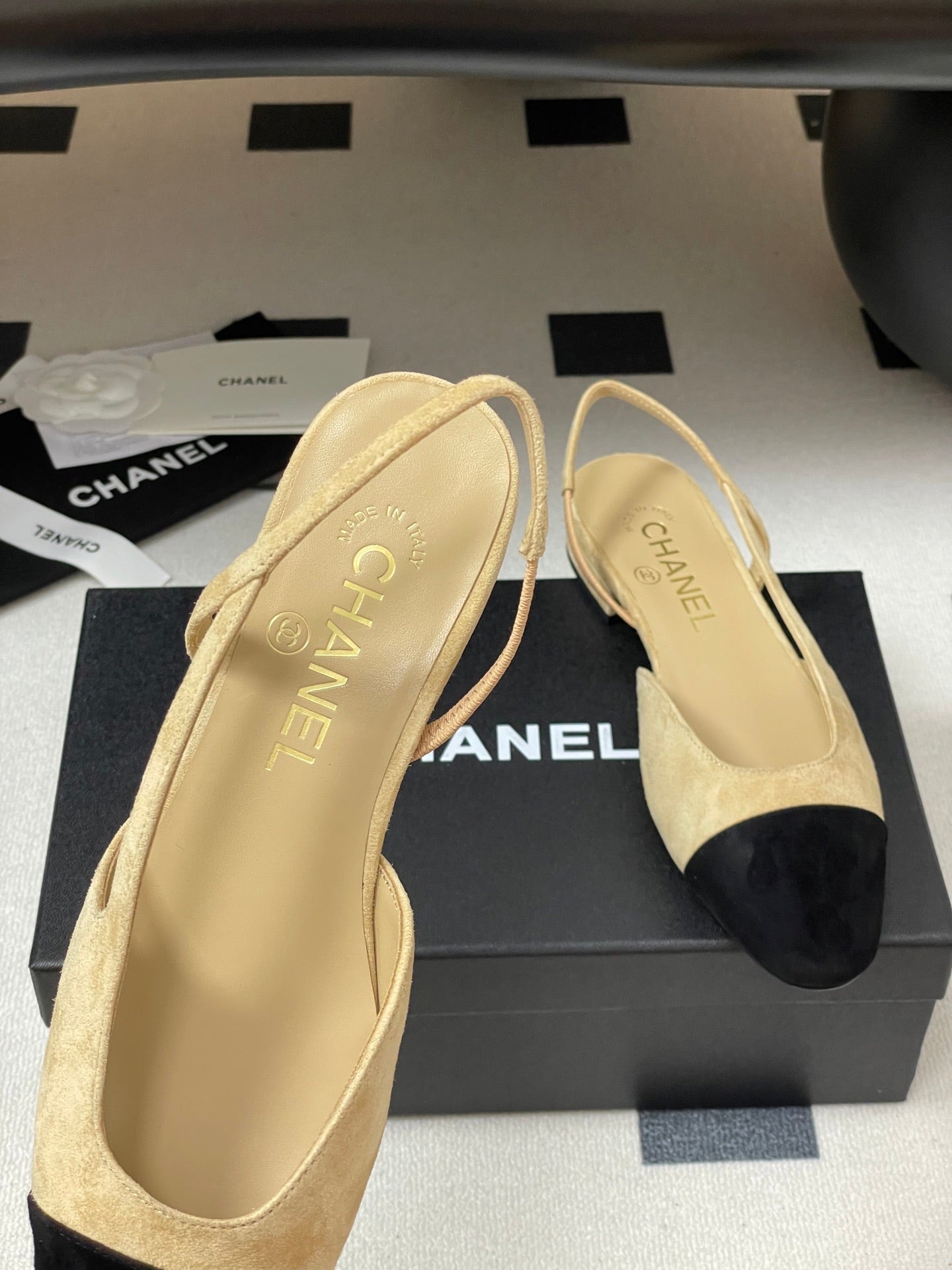 CC 25 SlingBack Flat 20mm Beige Black Suede 393995