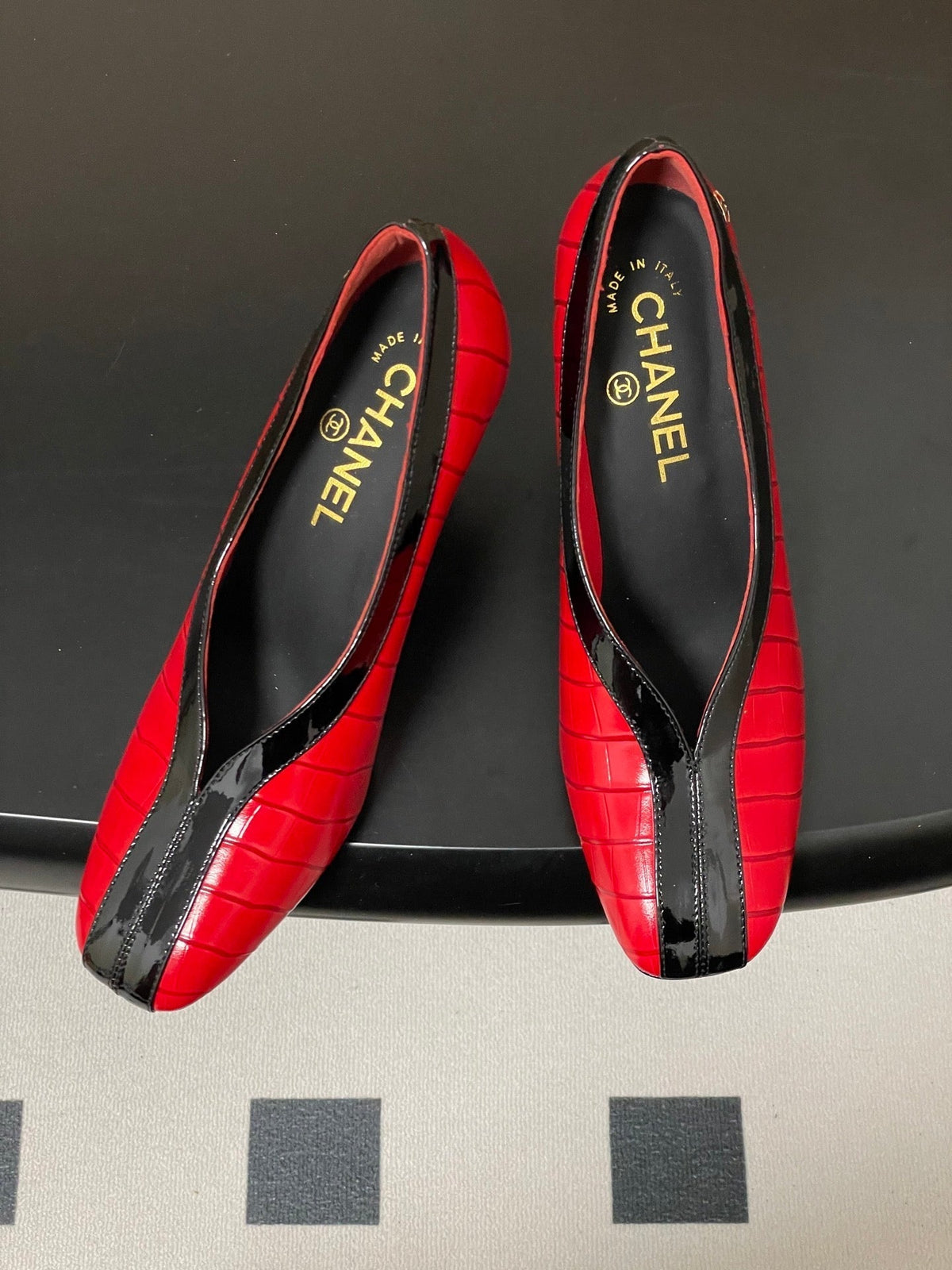 CC 26 Crocodile-embossed Pump Red mix Black Calfskin 593367