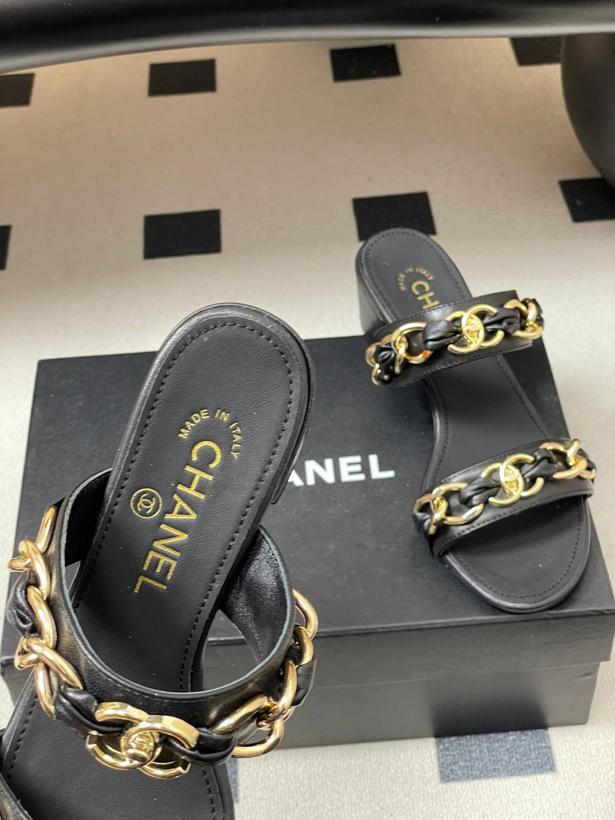 CC 26s Chunky Heels Sandals 55 Black Sheepskin 649471