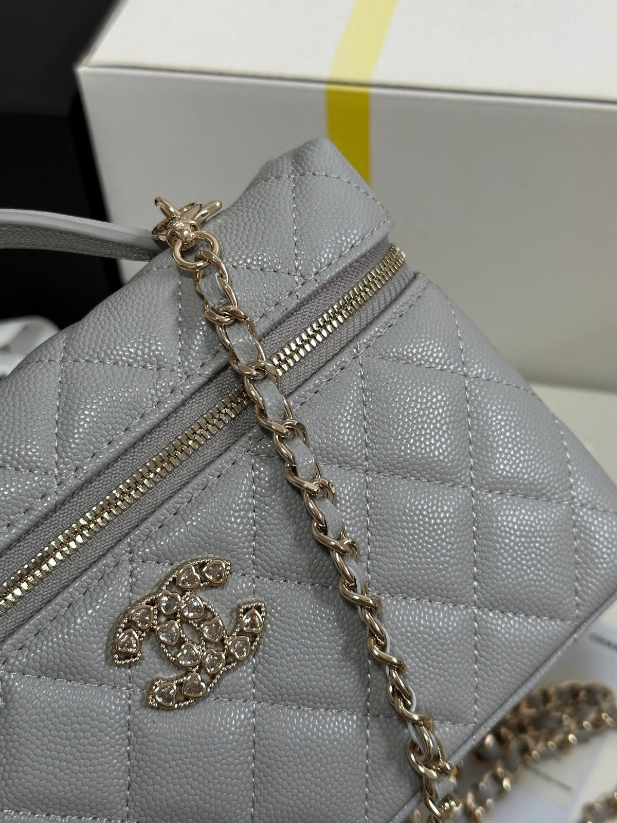 CC 25P Vanity Case 19.5cm Light Gray Calfskin Heart Rhinestone 243610