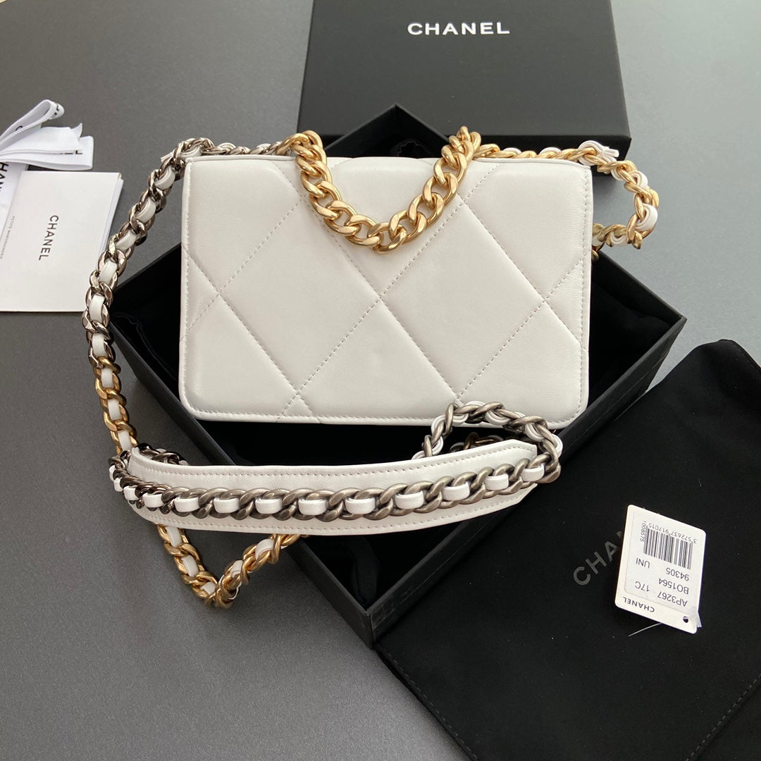 CC 19 Woc 19cm White Calfskin Gold Hardware