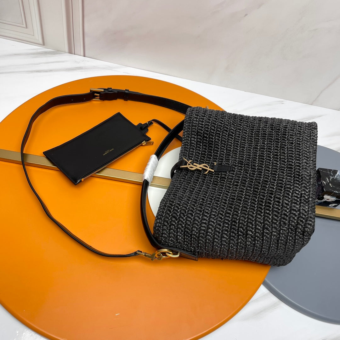 Le 37 Woven Bucket Bag 25cm Black in Raffia 285704