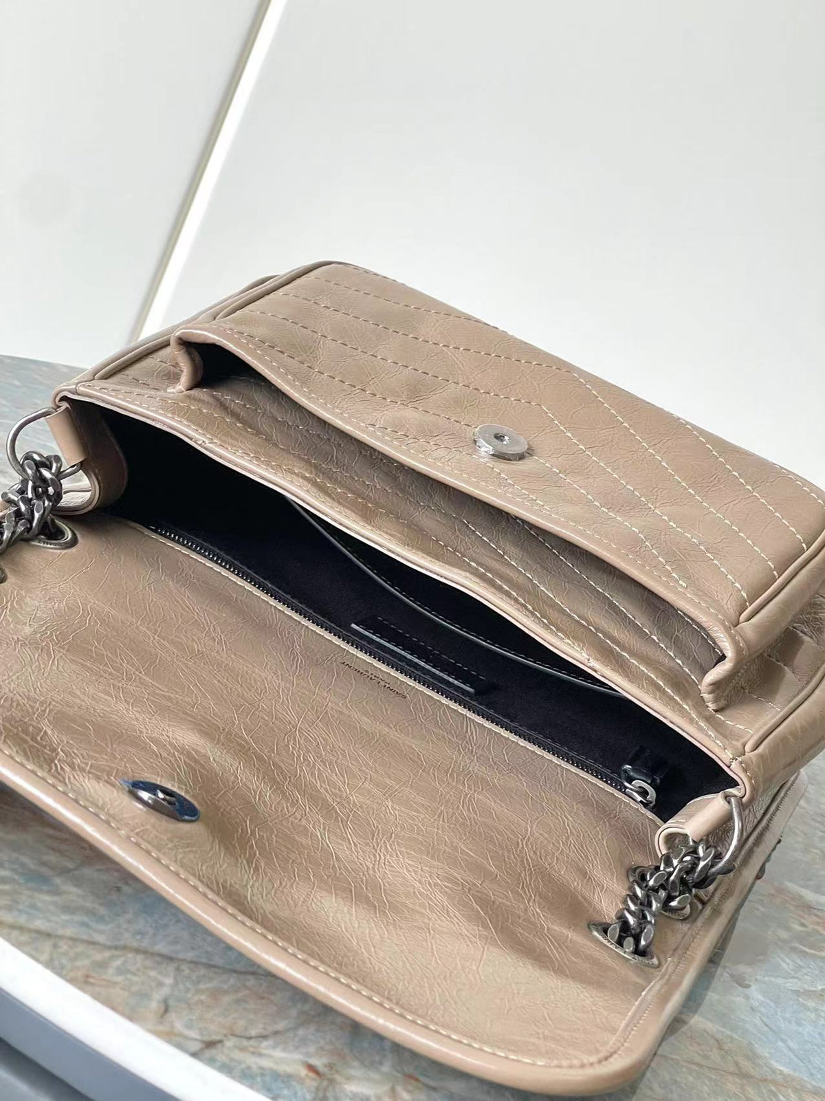 Niki Baby Shoulder Bag 28cm Beige Glossy Leather 286056