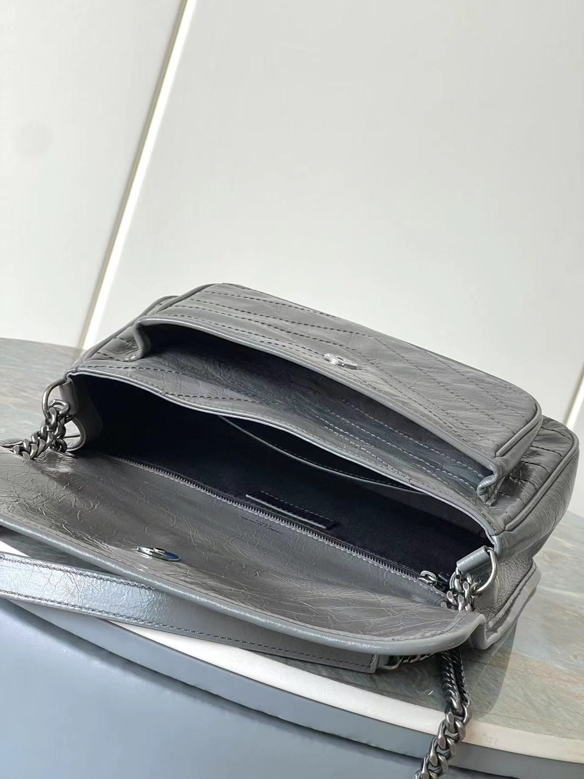 Niki Baby Shoulder Bag 28cm Dark Grey Glossy Leather 286060