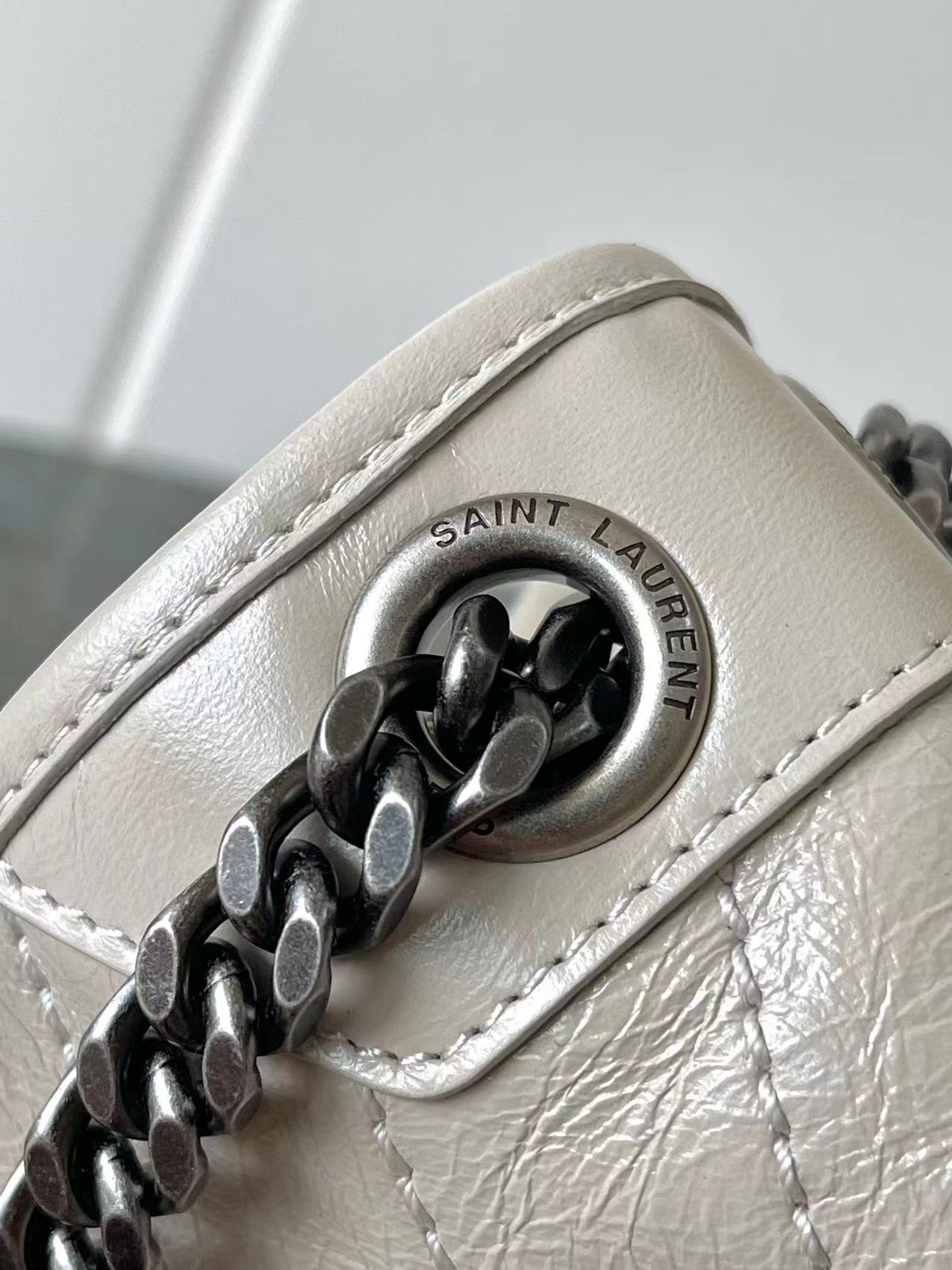 Niki Baby Shoulder Bag 28cm Light Grey Glossy Leather 286064