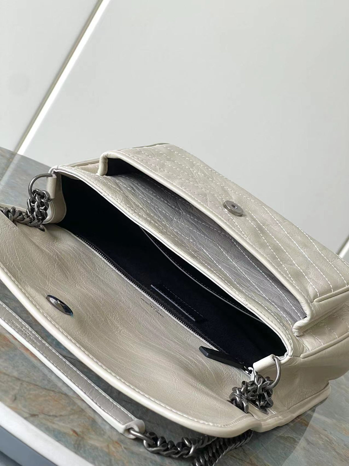 Niki Baby Shoulder Bag 28cm Light Grey Glossy Leather 286064