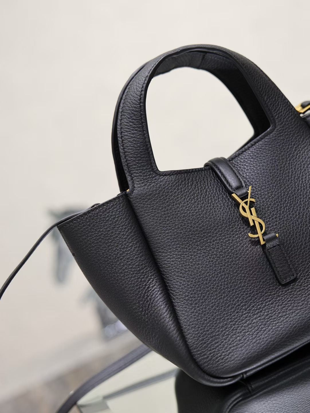 YSL Le 5 à 7 Baby Bea Tote Bag 19cm Black in Deerskin 285533