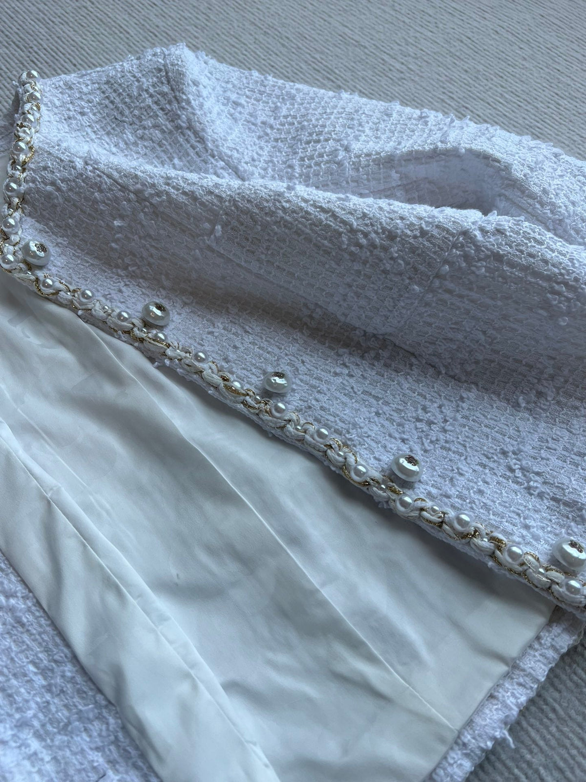 Chanel 25P Cardigan White Tweed With Pearl 234889