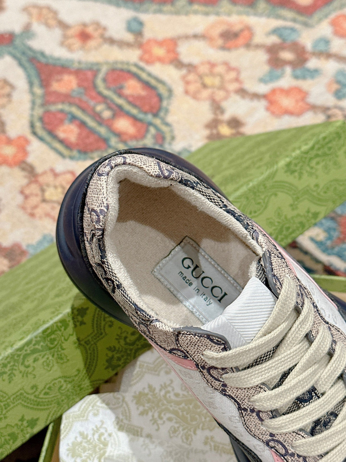 GG RHYTON TRAINER CHARCOAL AND WHITE CALFSKIN