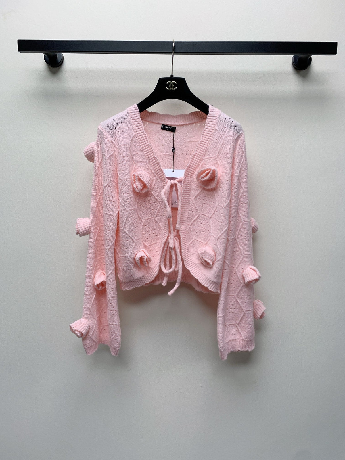 CC 25 Knitted Three-Dimensional Flower Tie Cardigan in Pink 277588