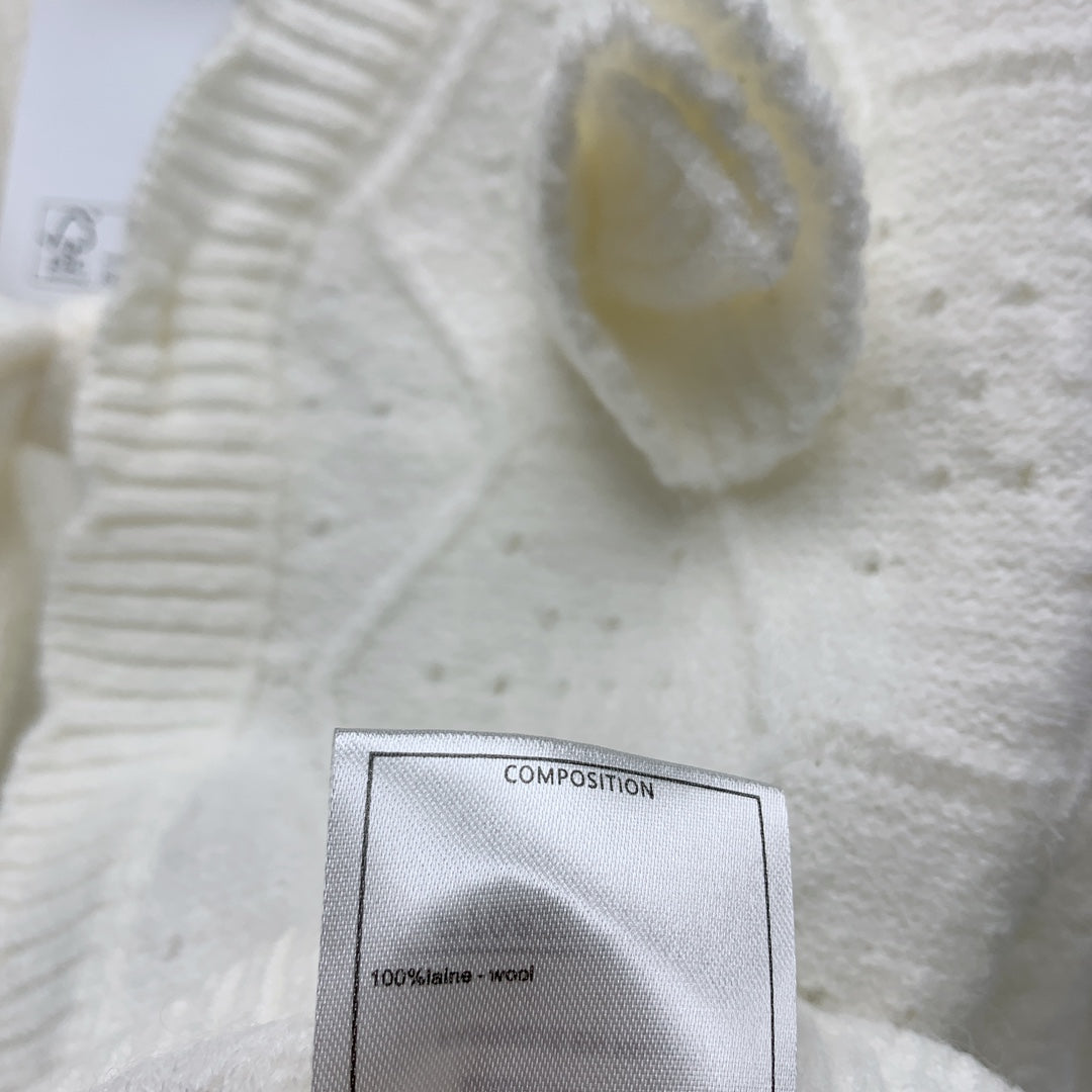 CC 25 Knitted Three-Dimensional Flower Tie Cardigan in White  277591