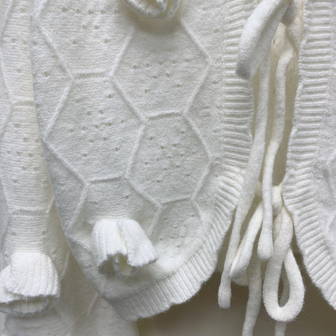 CC 25 Knitted Three-Dimensional Flower Tie Cardigan in White  277591