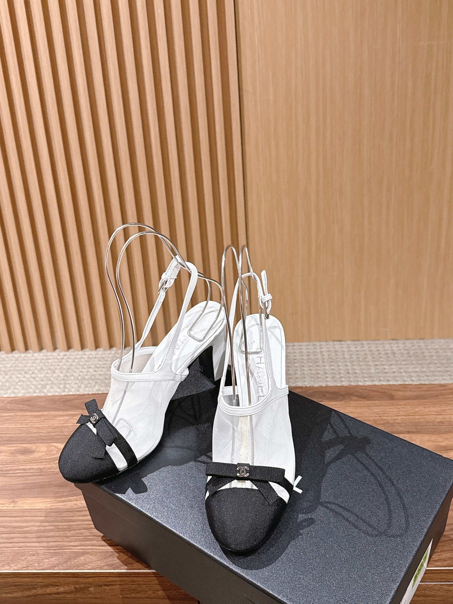 CC 26s Bow Slingback 8cm Black White Cotton Mesh 692546