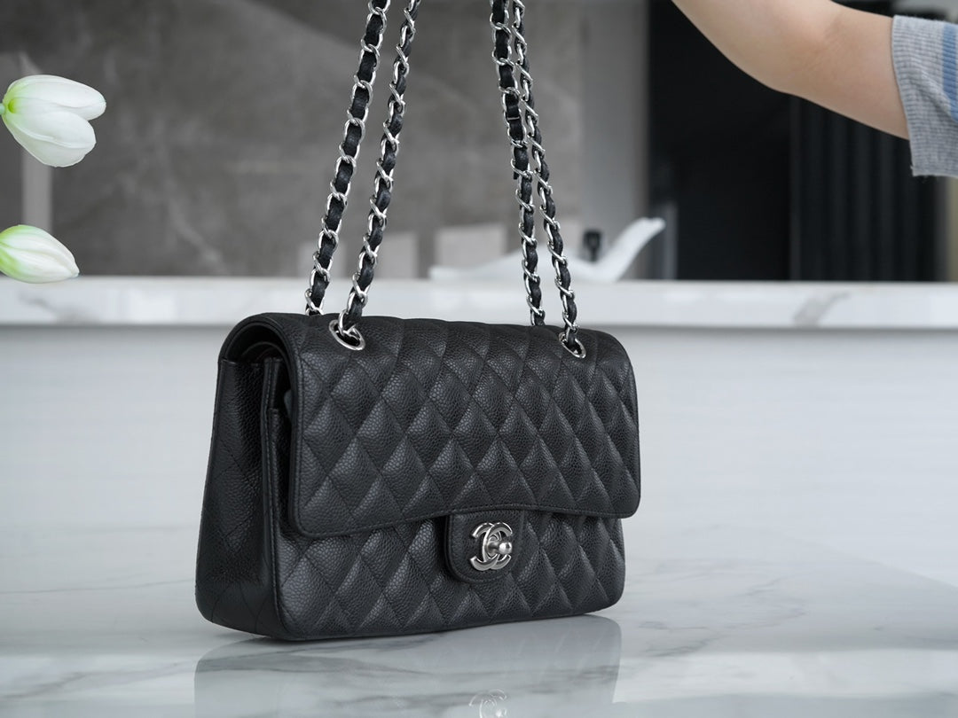 CLASSIC FLAP 25 BLACK CAVIAR SILVER HARDWARE