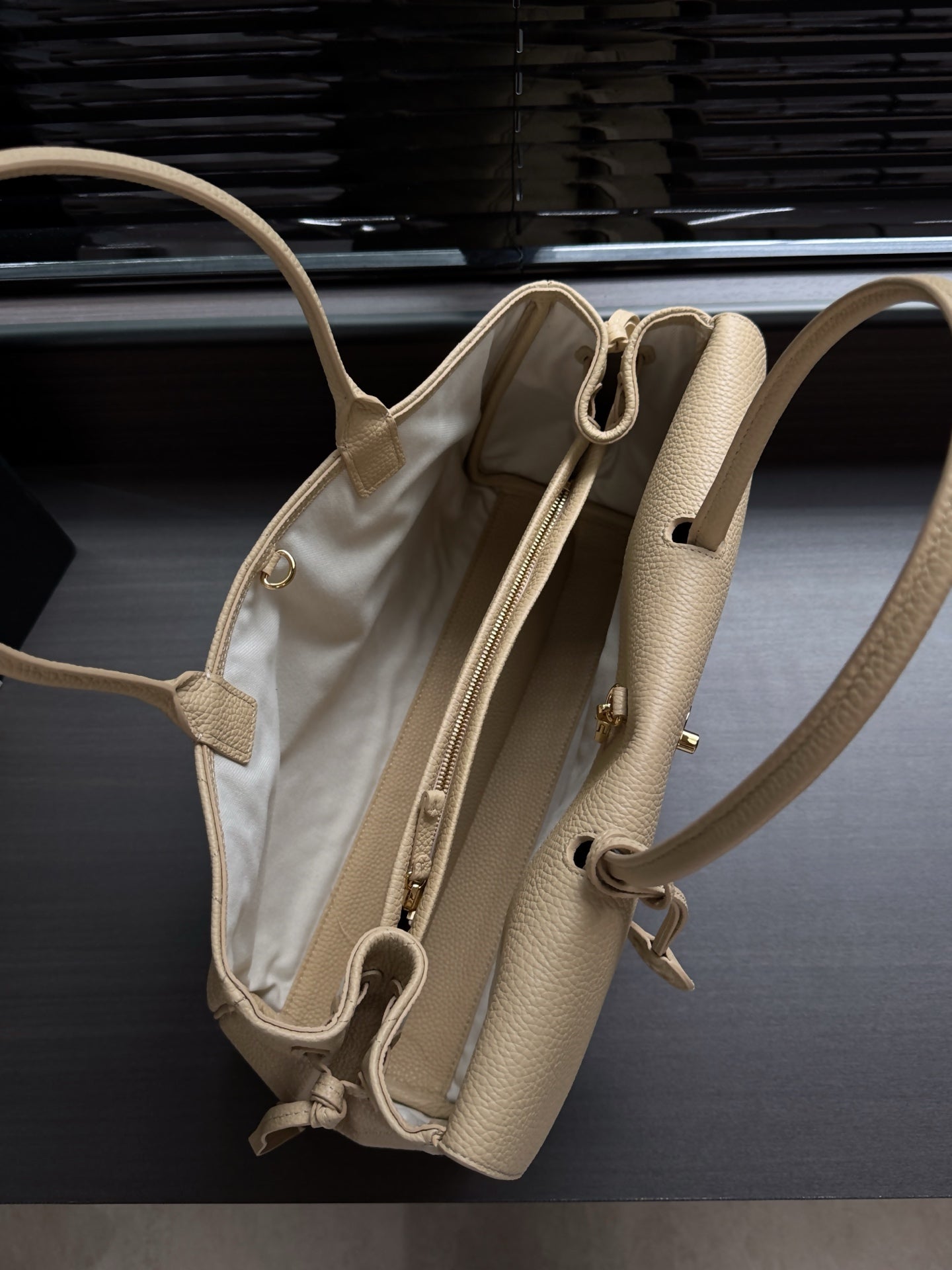 CC 26s Small Shopping Bag Beige Calfskin 143387