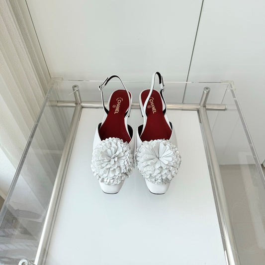 CC 26s Slingback 1.5cm Camellia Flower White Sheepskin 597408