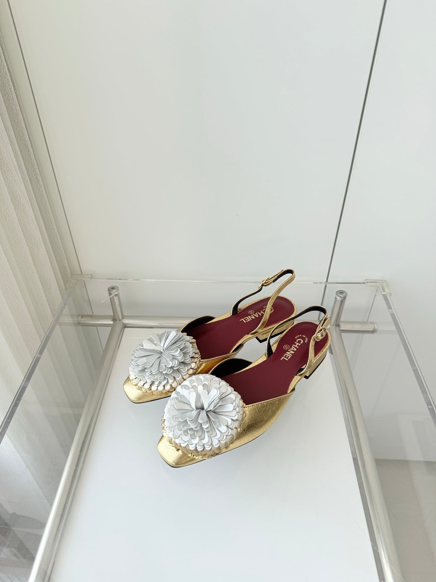 CC 26s Slingback 1.5cm Camellia Flower Gold Sheepskin 597409