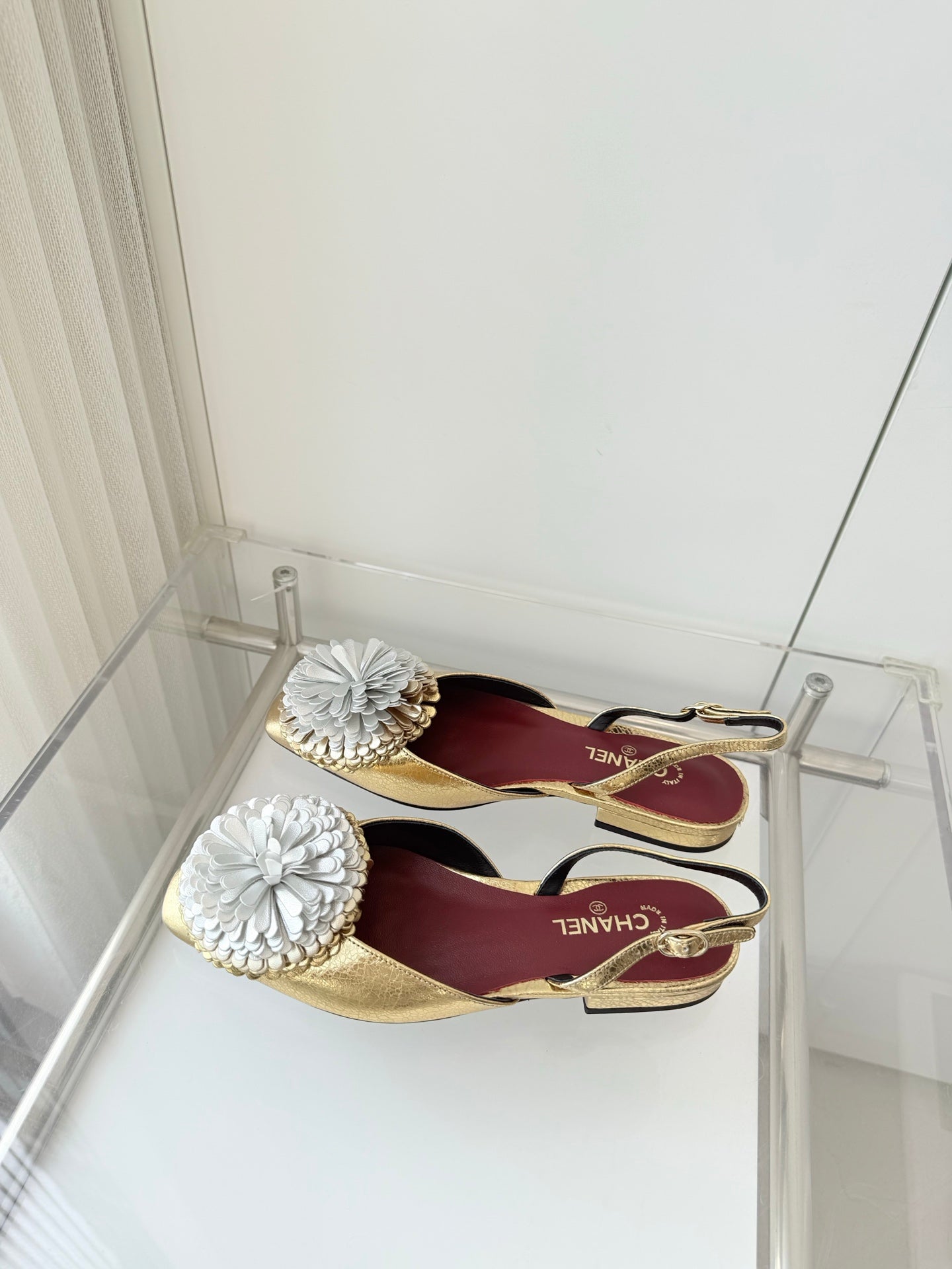 CC 26s Slingback 1.5cm Camellia Flower Gold Sheepskin 597409
