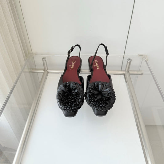 CC 26s Slingback 1.5cm Camellia Flower Black Sheepskin 597410