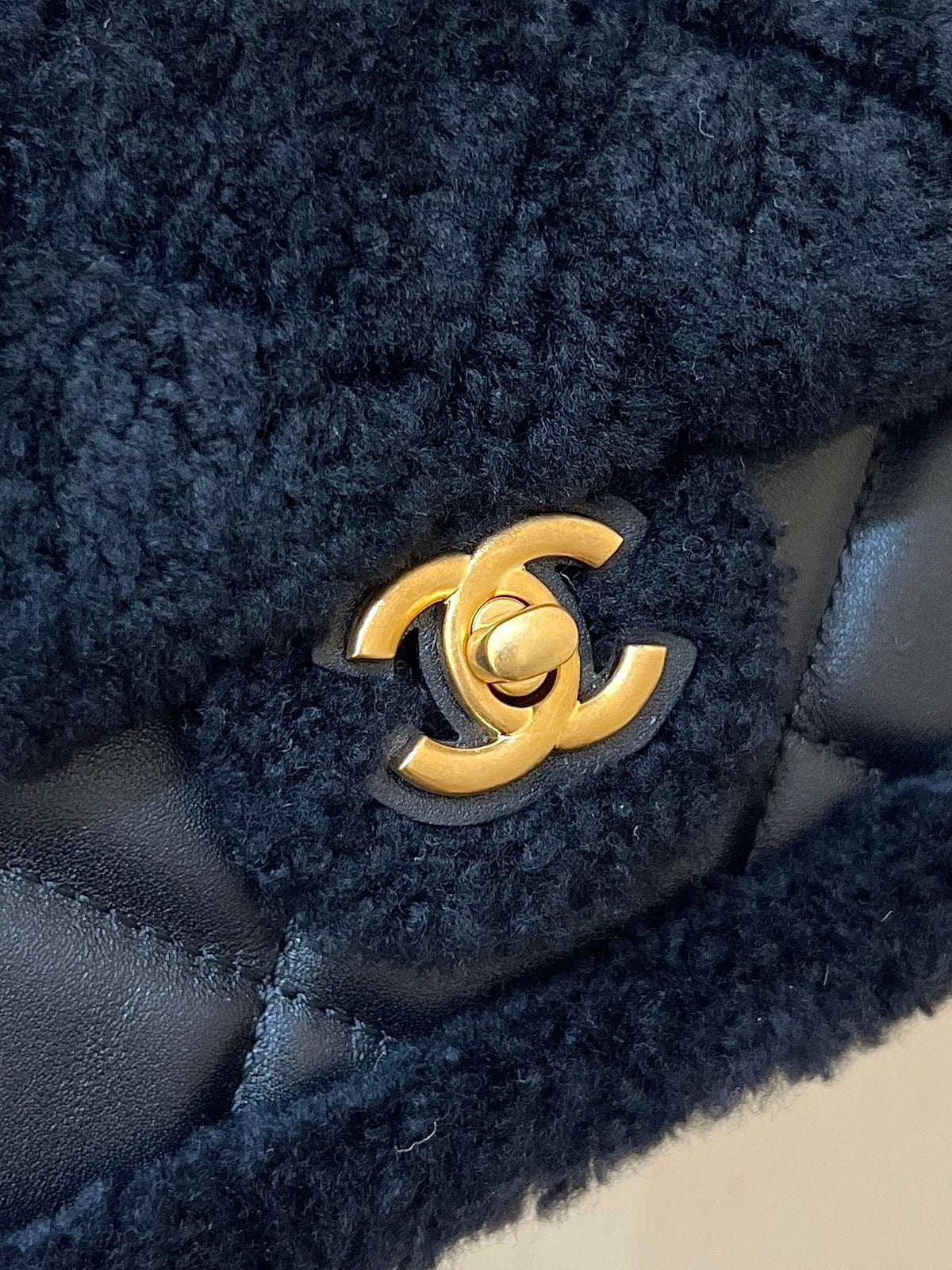 CC  24K Teddy Bear CF 18 cm Black Lambskin & Fur Light GHW
