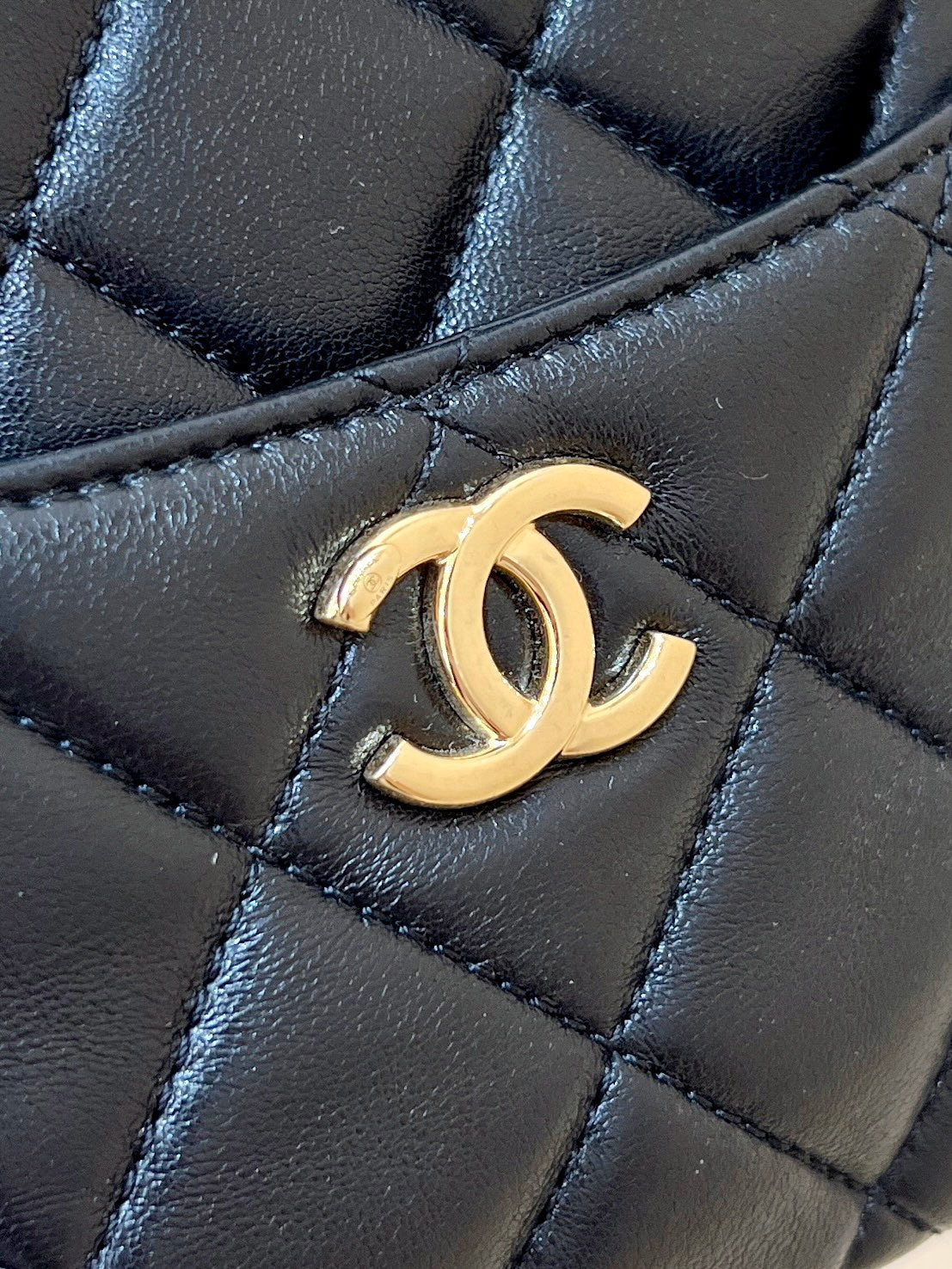 CC  24K Gold Coin Camera Bag 18cm Black Lambskin Light GHW